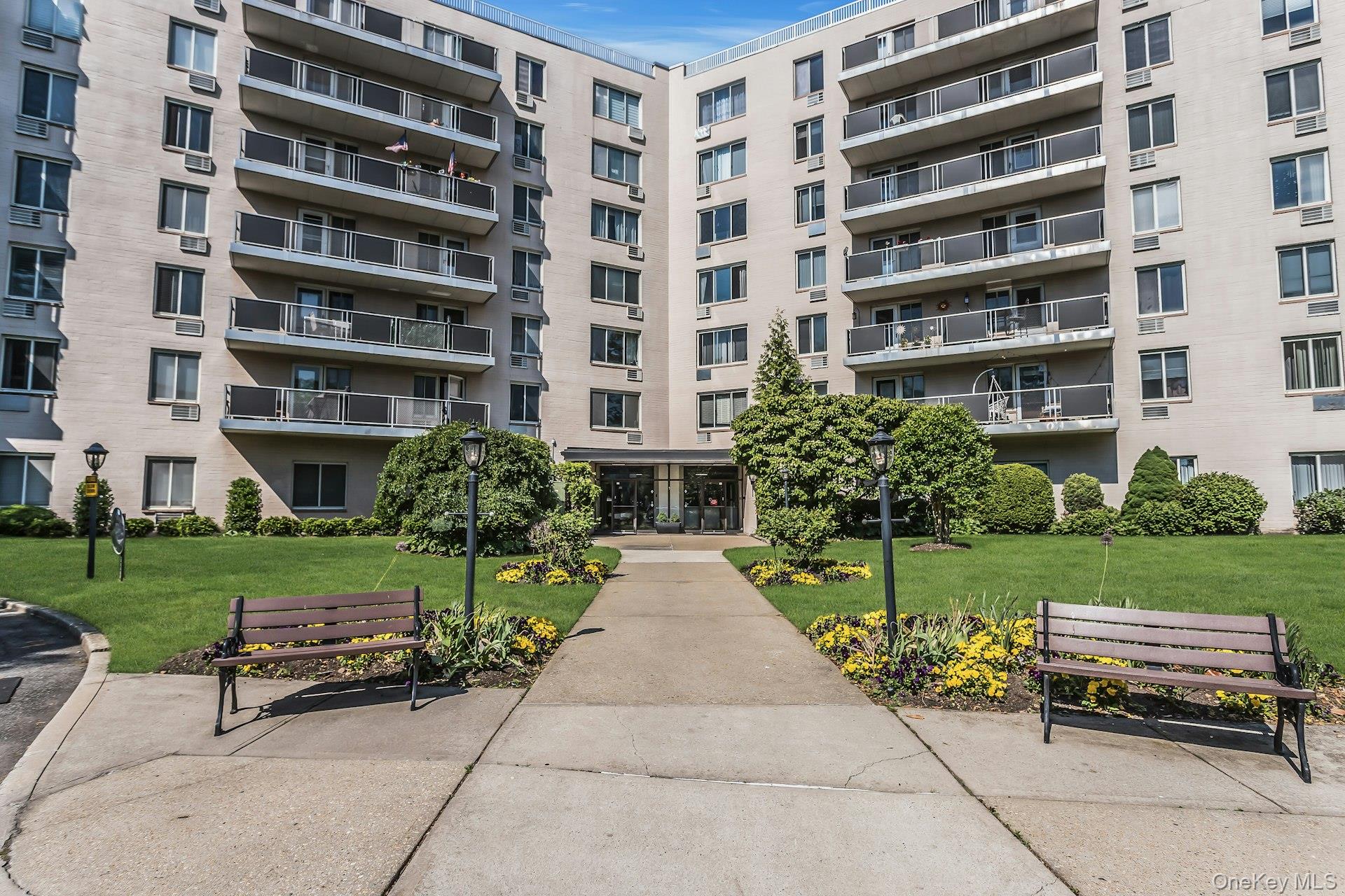 Homes for sale in North Hempstead, NY | 135 Post Ave #5-L, North Hempstead, NY 11590 | MLS# 1000976