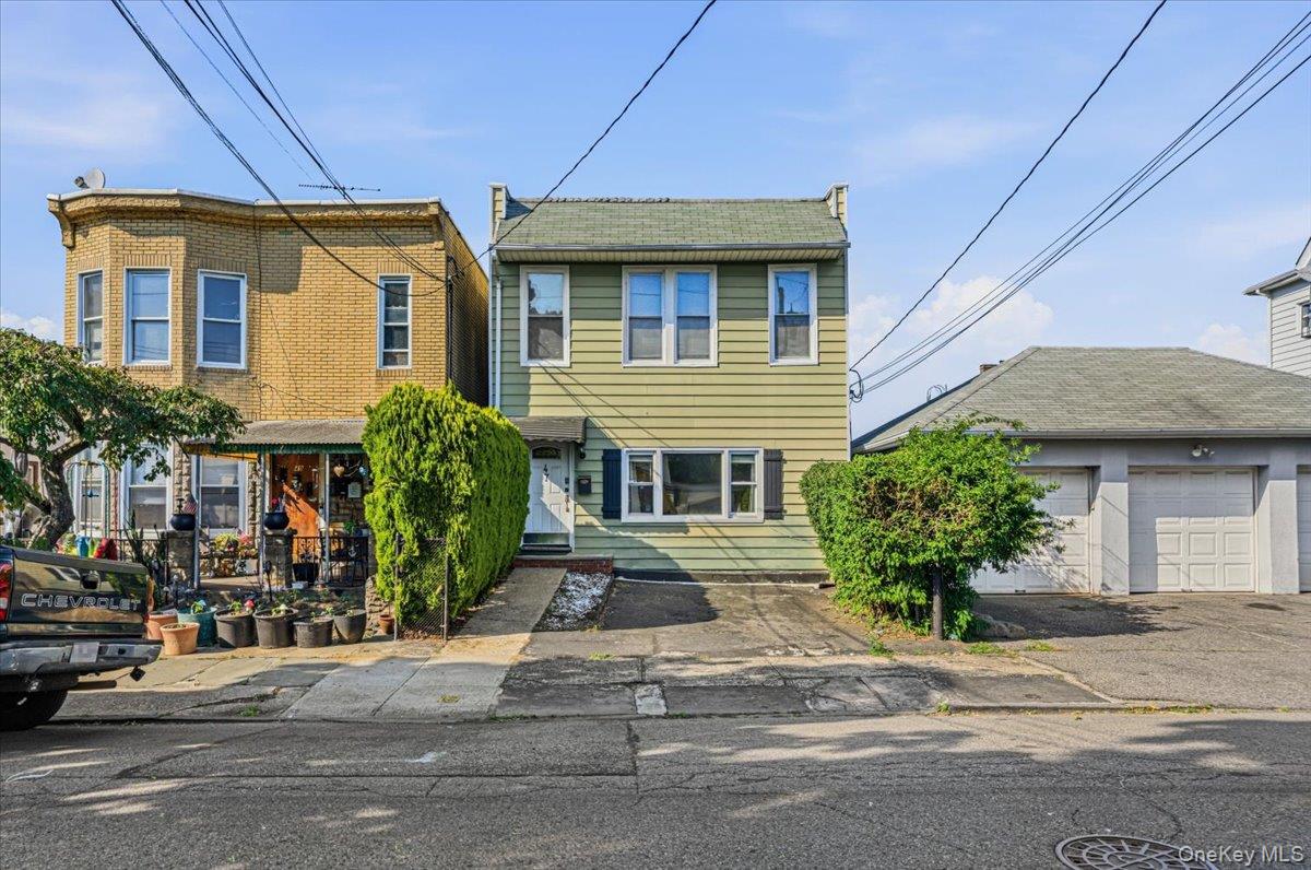 Homes for sale in Yonkers, NY | 47 Villa Ave, Yonkers, NY 10704 | MLS# 1001643