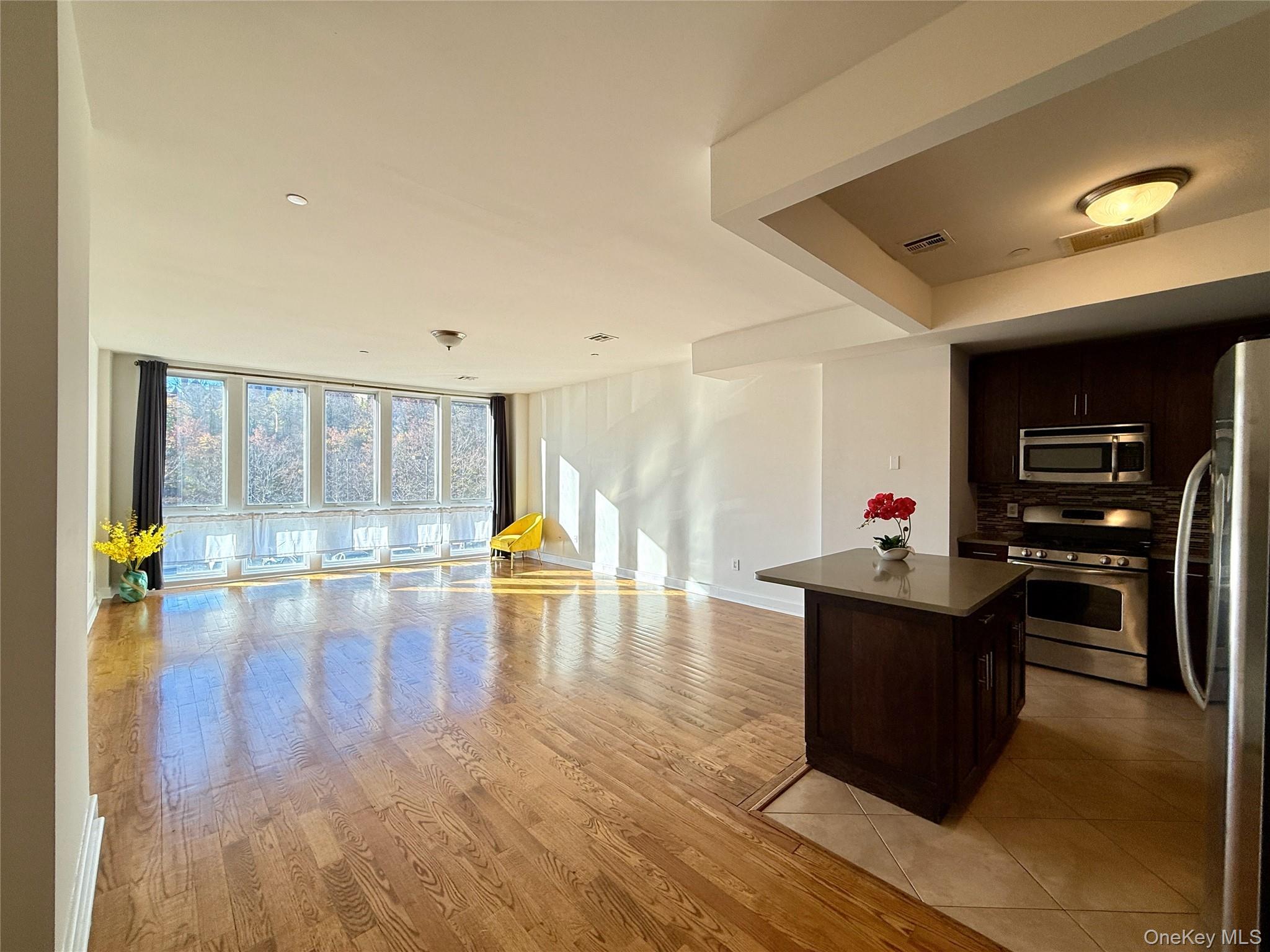Homes for sale in New York, NY | 90 Bay Street Landing #2G, New York, NY 10301 | MLS# 1002126