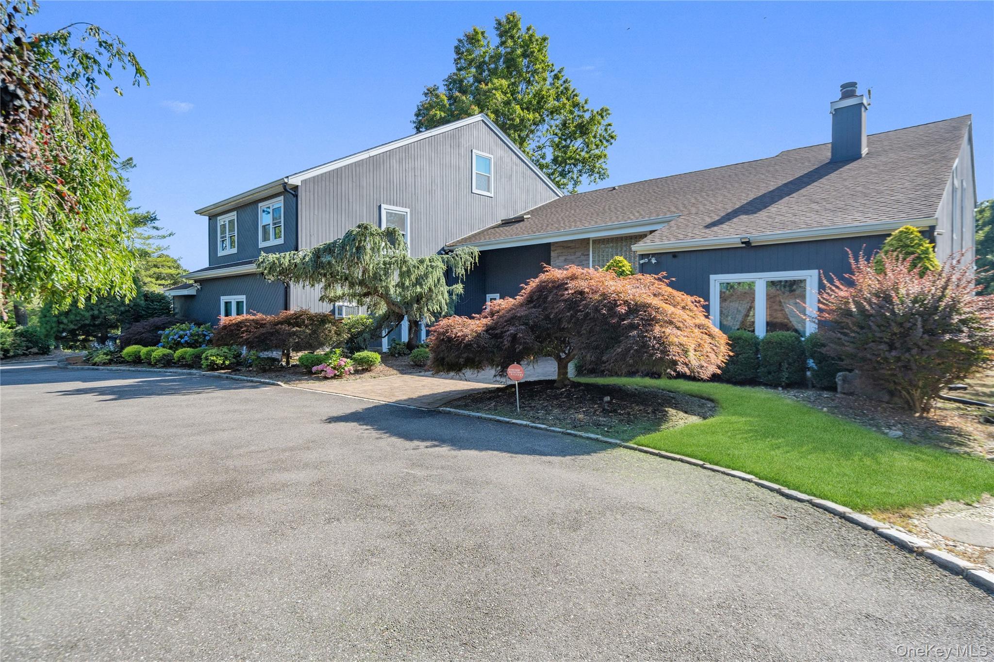 2nd image of 26 Tamara Ct, Huntington, NY 11747 | MLS# 1002859