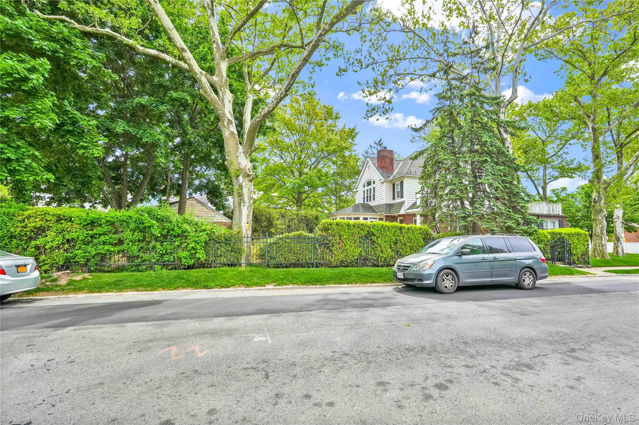 4th image of 21405 53Rd Ave, Oakland Gardens, NY 11364 | MLS# 1003436