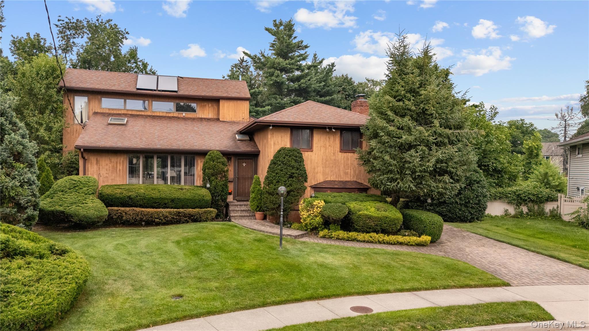 2nd image of 65 Elmtree Ln, Oyster Bay, NY 11753 | MLS# 1005220