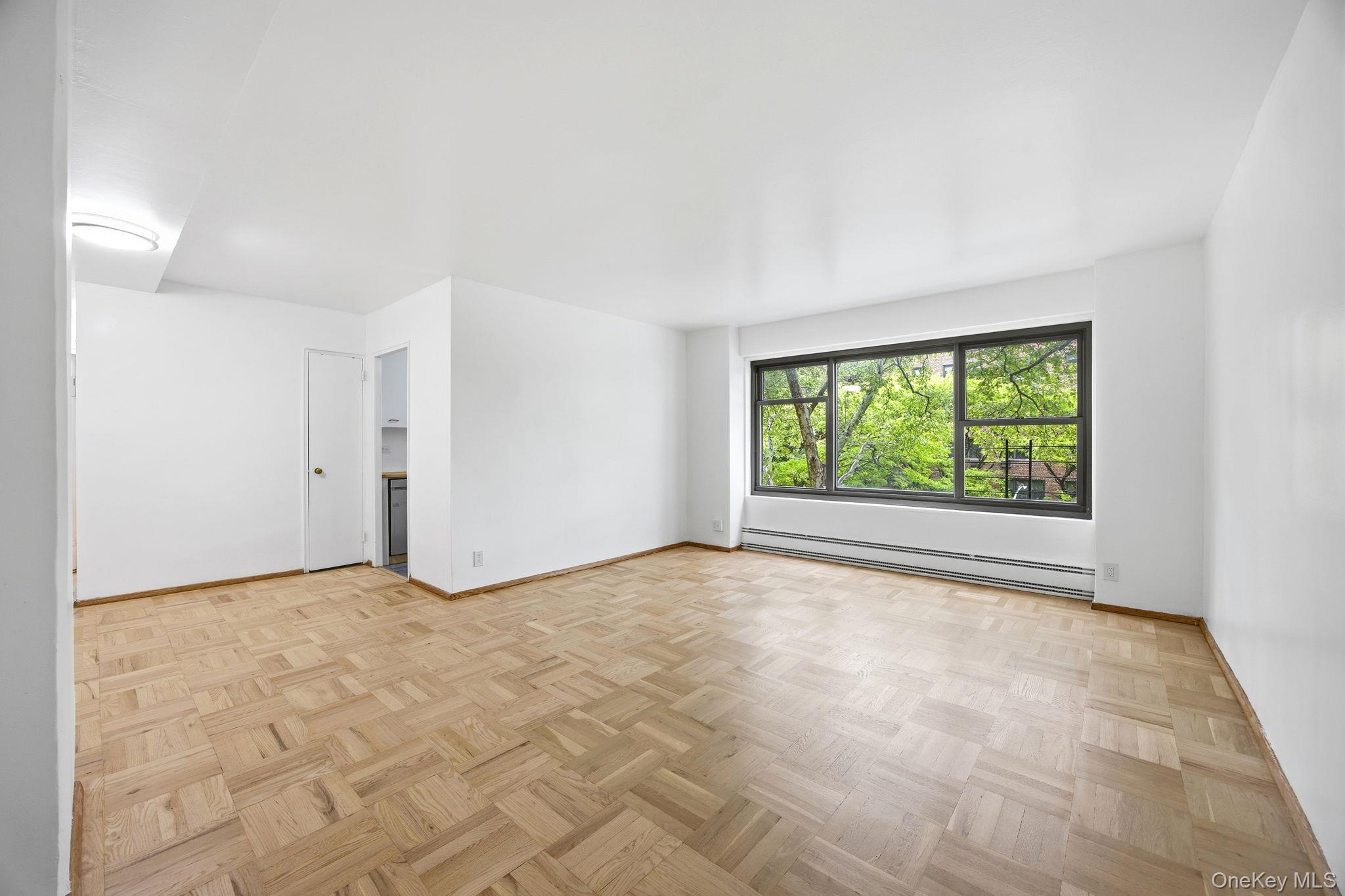 3rd image of 33-52 Crescent St, Astoria, NY 11106