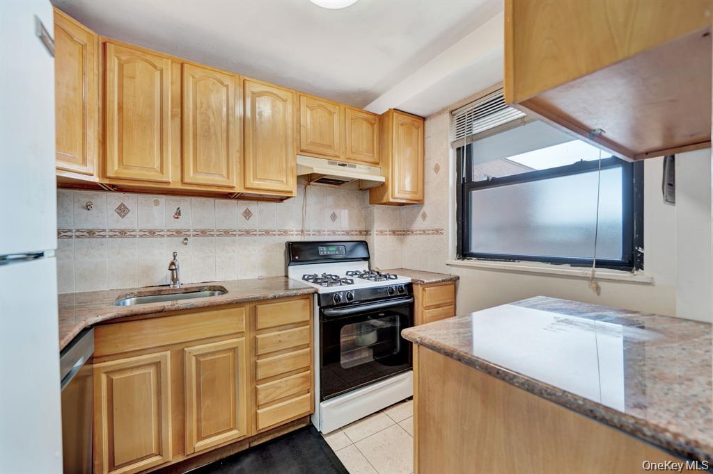 2nd image of 61-15 98Th Street #16H, New York, NY 11374 | MLS# 1008128