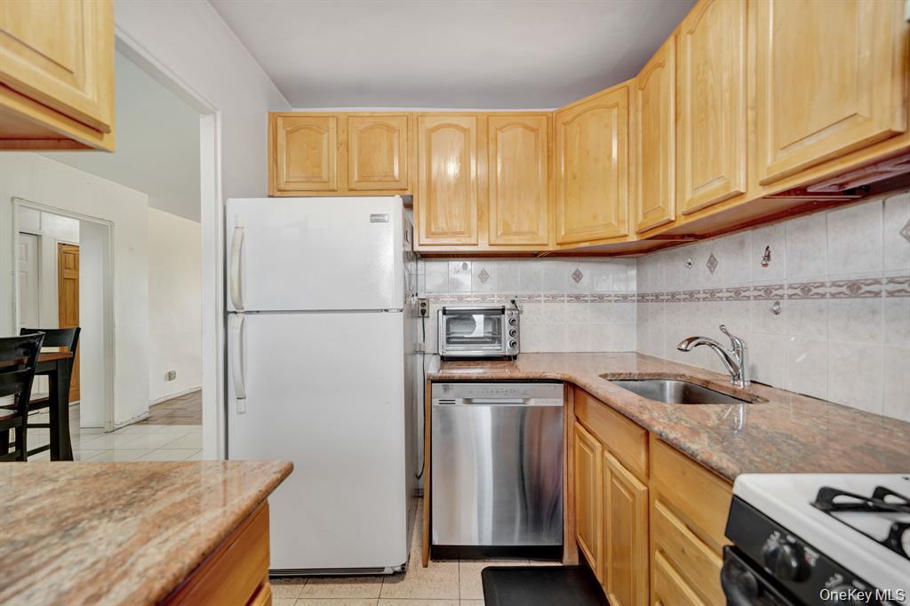 4th image of 61-15 98Th Street #16H, New York, NY 11374 | MLS# 1008128