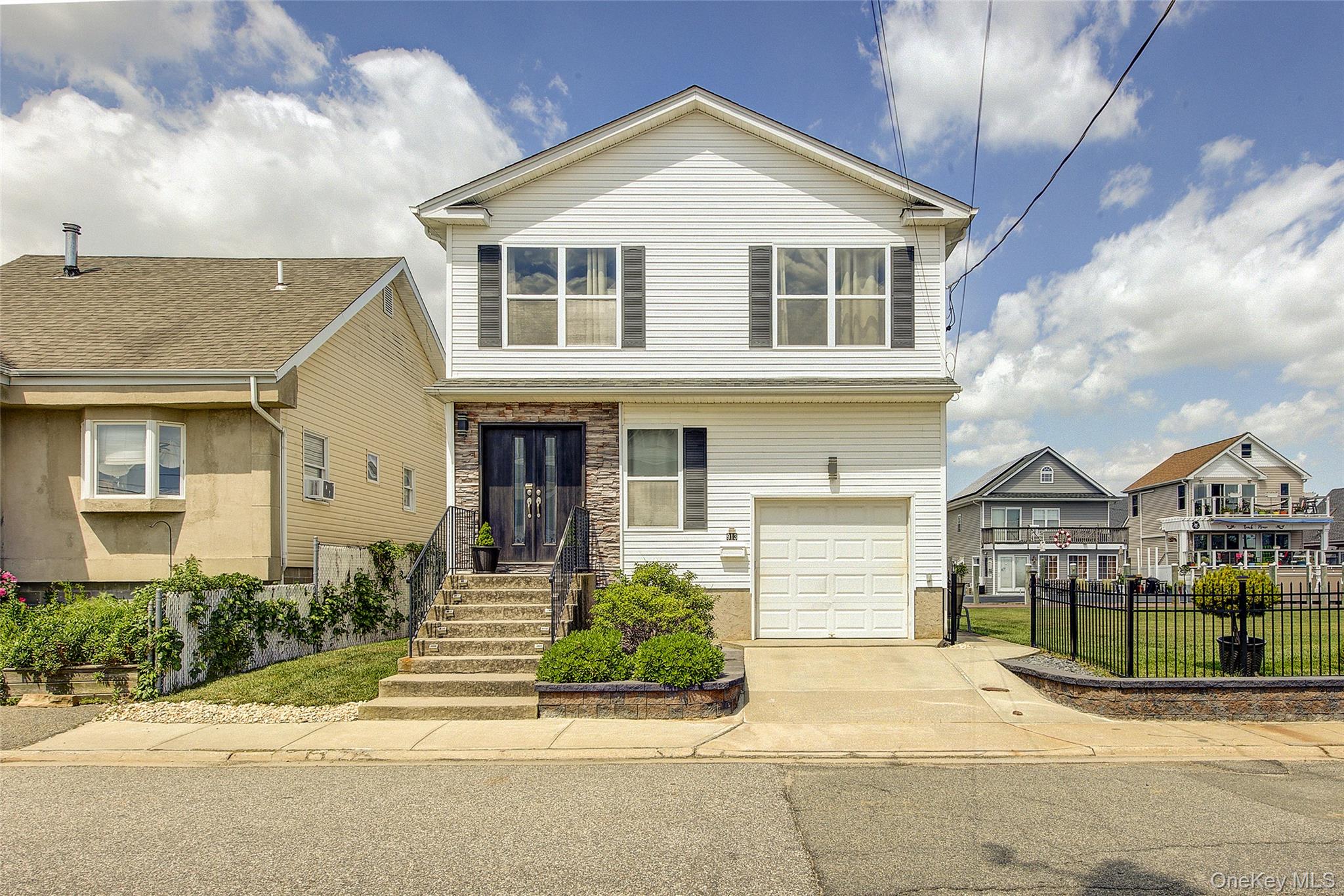 2nd image of 913 Arctic St, Babylon, NY 11757 | MLS# 1008168