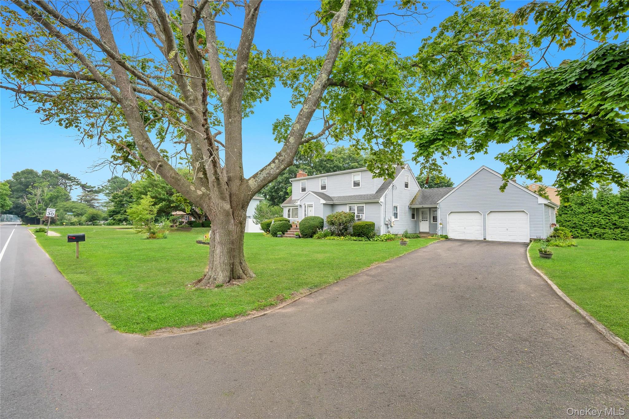 3rd image of 274 Johnson Ave, Islip, NY 11782 | MLS# 1008492