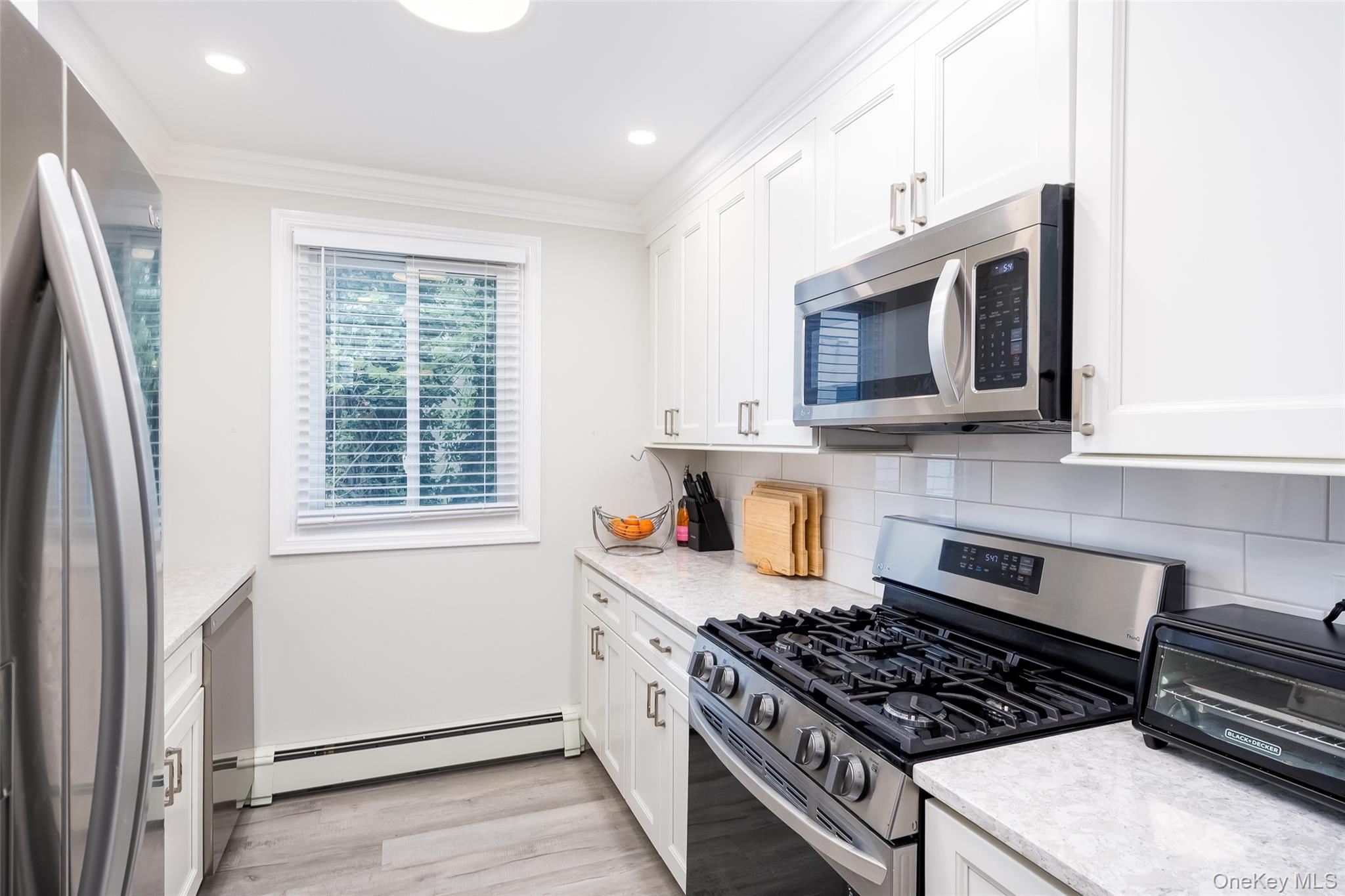 3rd image of 200 Merrick Rd, Babylon, NY 11701