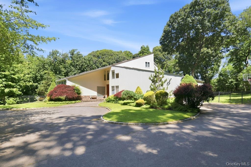Homes for sale in Oyster Bay, NY | 29 Amber Ln, Oyster Bay, NY 11771 | MLS# 1010631