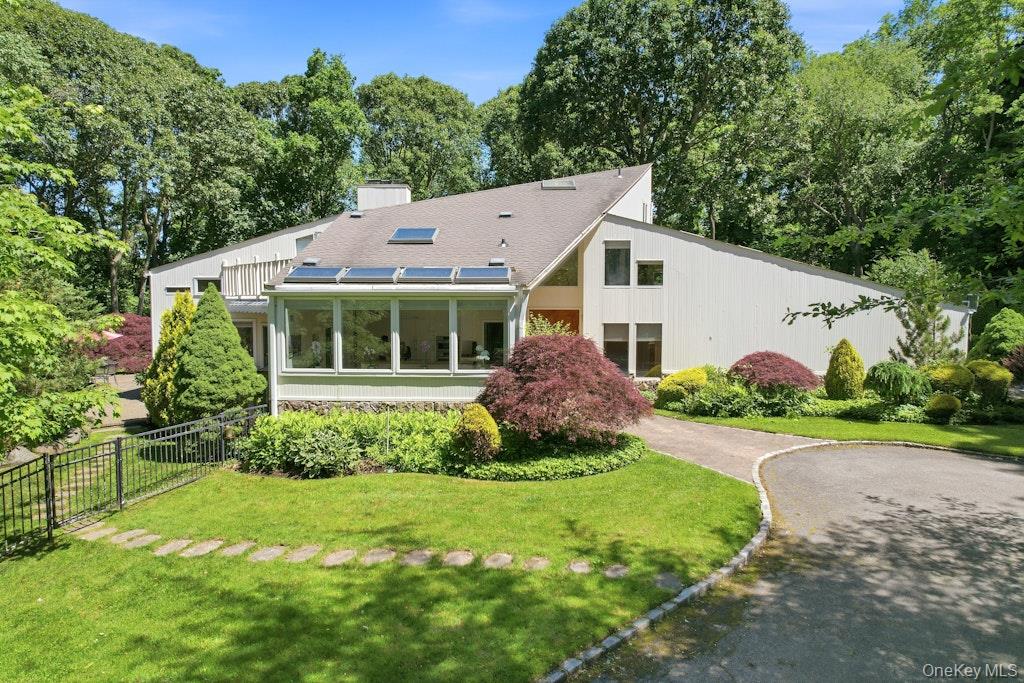 Homes for sale in Oyster Bay, NY | 29 Amber Ln, Oyster Bay, NY 11771 | MLS# 1010631