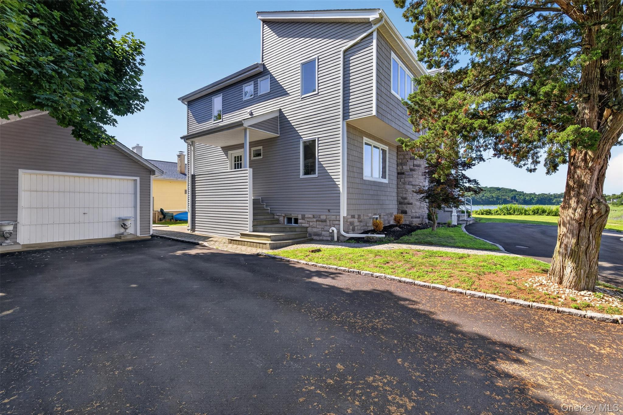 3rd image of 35 Adams Ave, Oyster Bay, NY 11709 | MLS# 1011626
