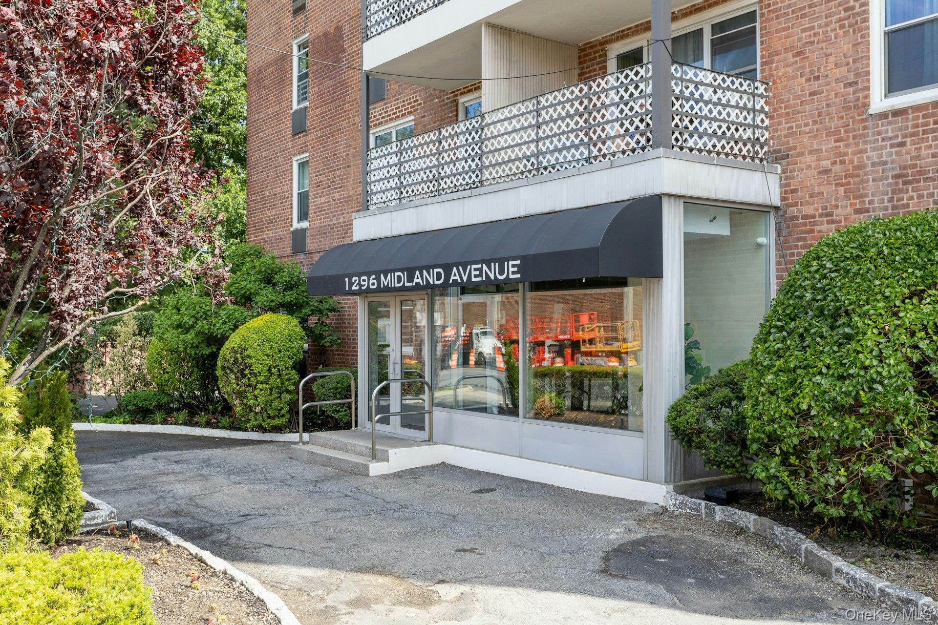 3rd image of 1296 Midland Ave, Yonkers, NY 10701