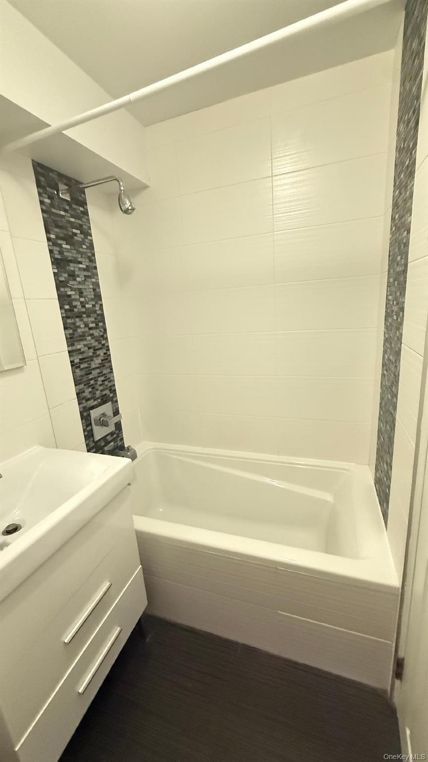 Homes for sale in New York, NY | 84-29 155Th Ave #1H, New York, NY 11414 | MLS# 1011891