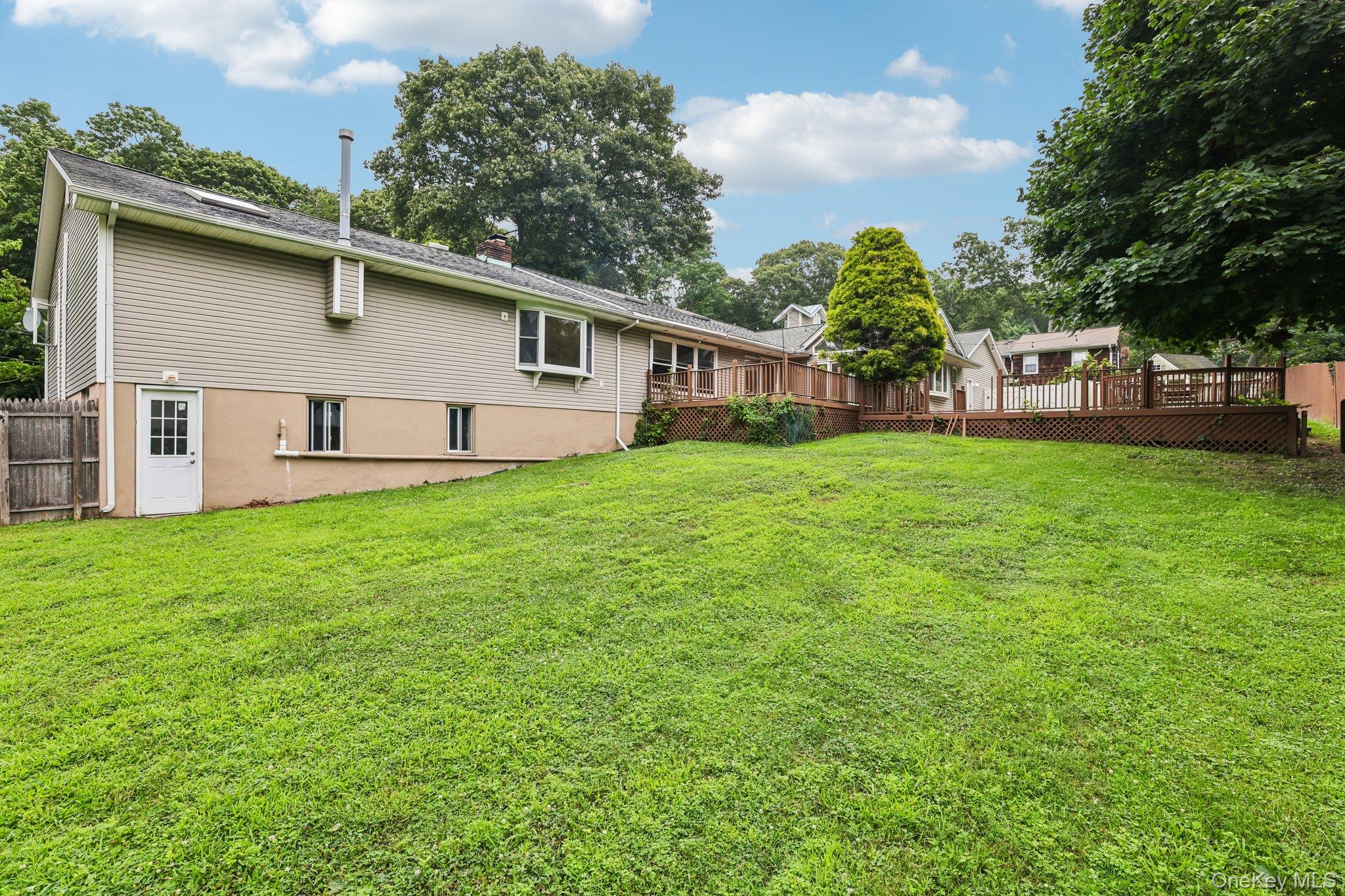 38th image of 6 Winfield Dr, Brookhaven, NY 11789 | MLS# 1012115