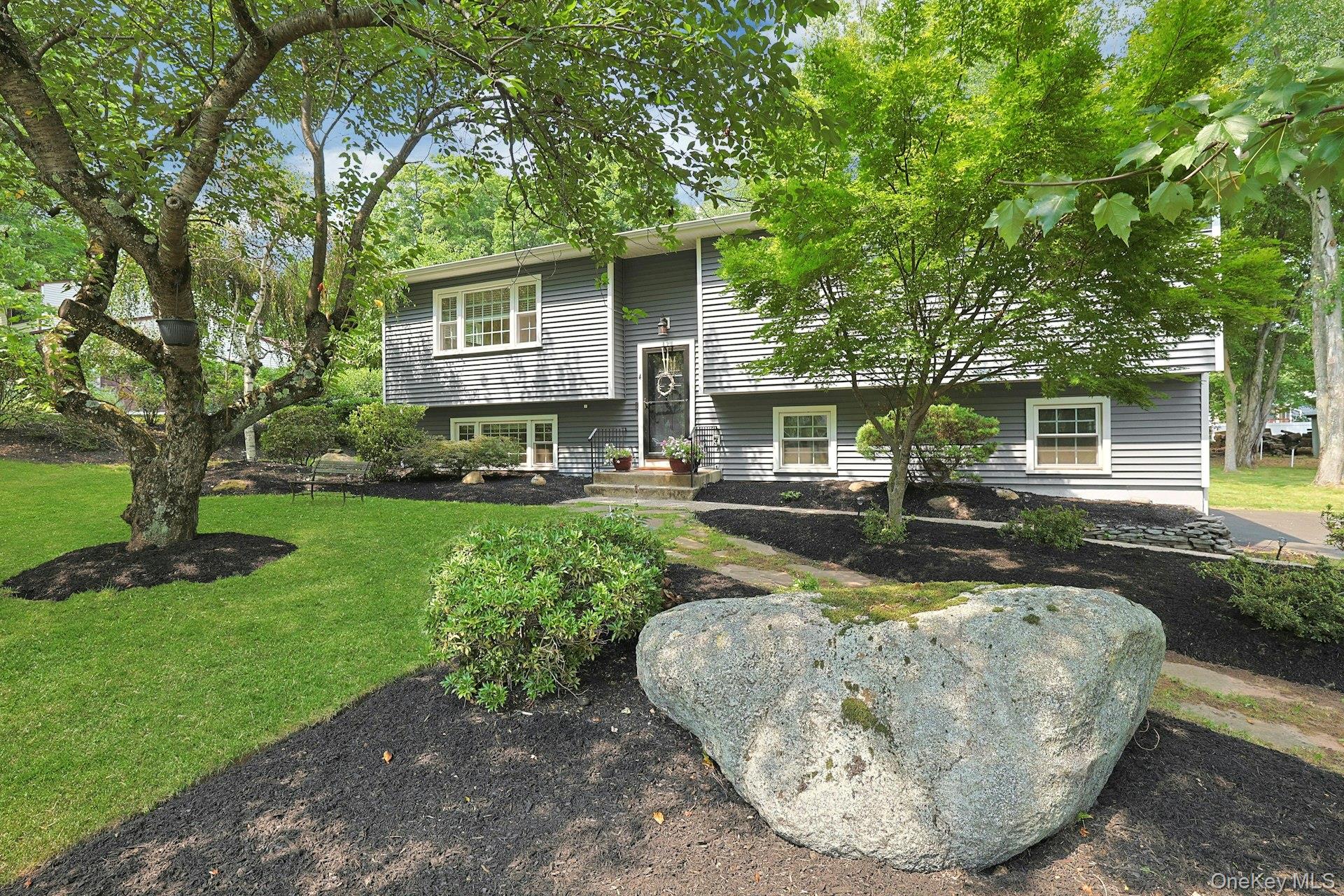 2nd image of 4 Flower Ln, Clarkstown, NY 10989 | MLS# 1012174