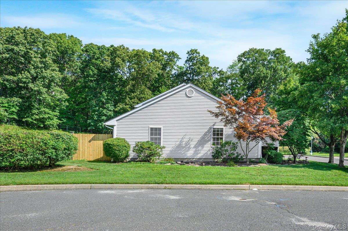 4th image of 204 Mattituck Ct, Huntington, NY 11747 | MLS# 1013735