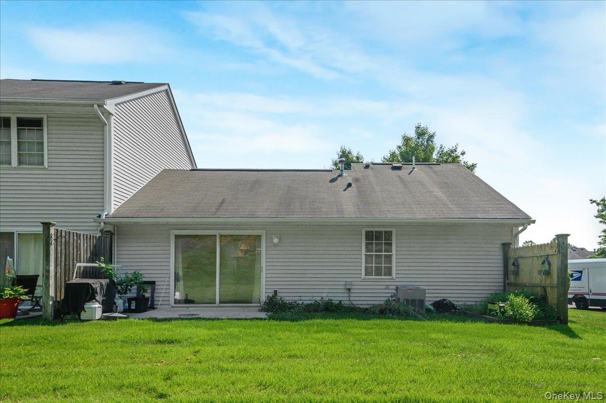 3rd image of 204 Mattituck Ct, Huntington, NY 11747 | MLS# 1013735