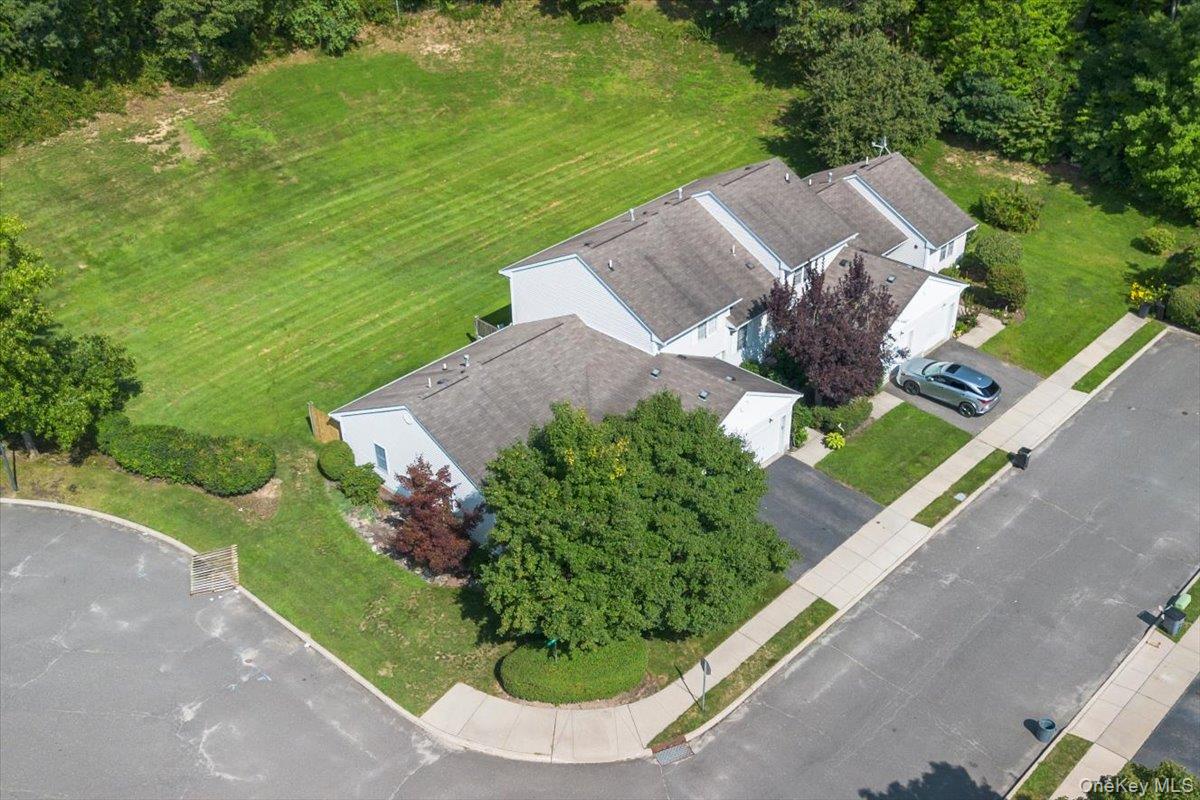 5th image of 204 Mattituck Ct, Huntington, NY 11747 | MLS# 1013735