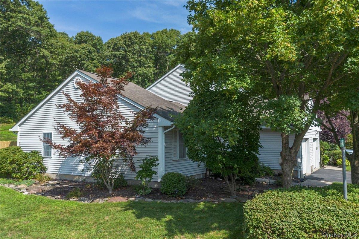 2nd image of 204 Mattituck Ct, Huntington, NY 11747 | MLS# 1013735