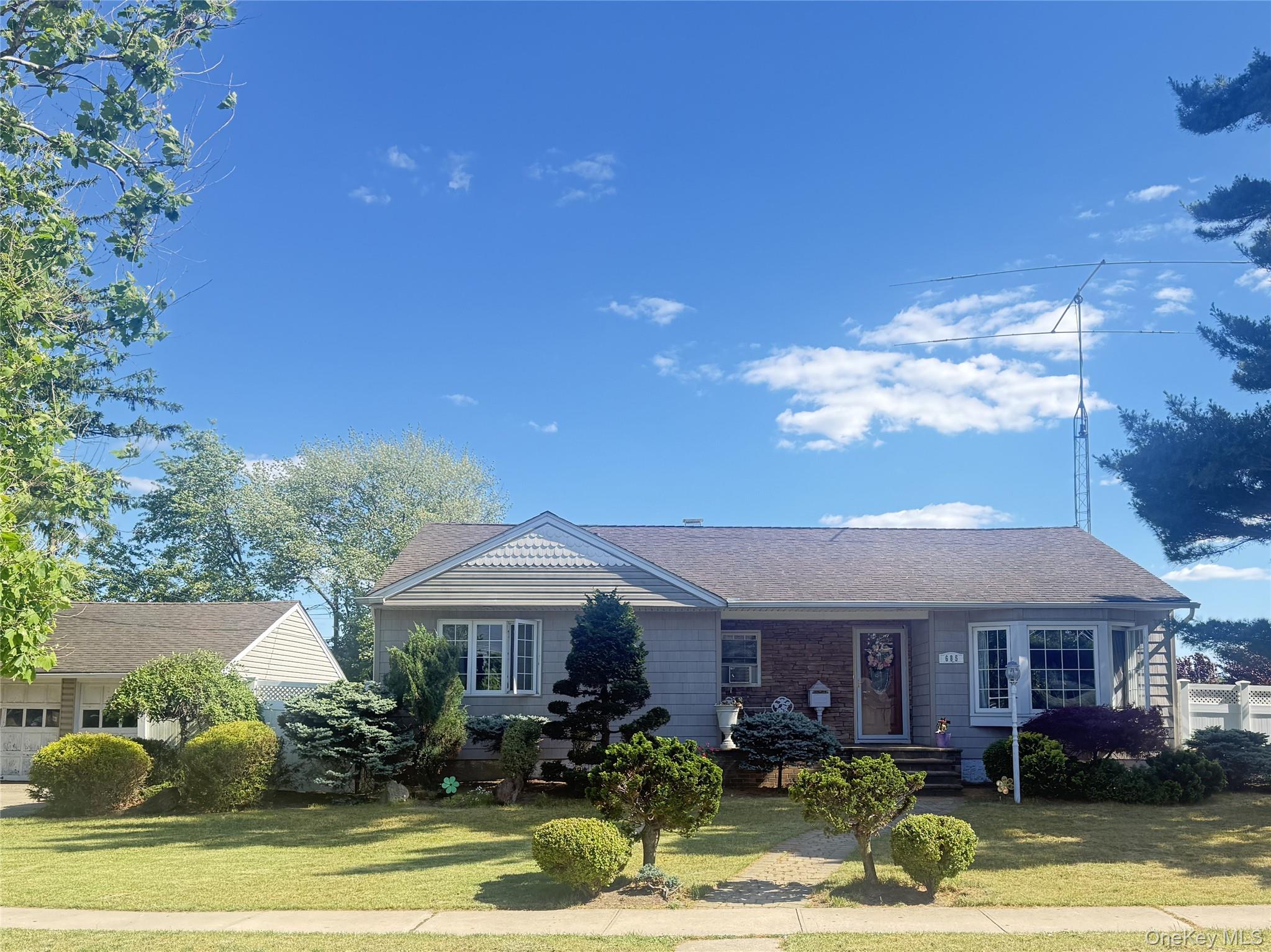 Photo 2 of Single family home for sale at 685 Seabury Ave, Hempstead, NY 11010 | MLS# 1013966 | Listing updated on 2026-09-04