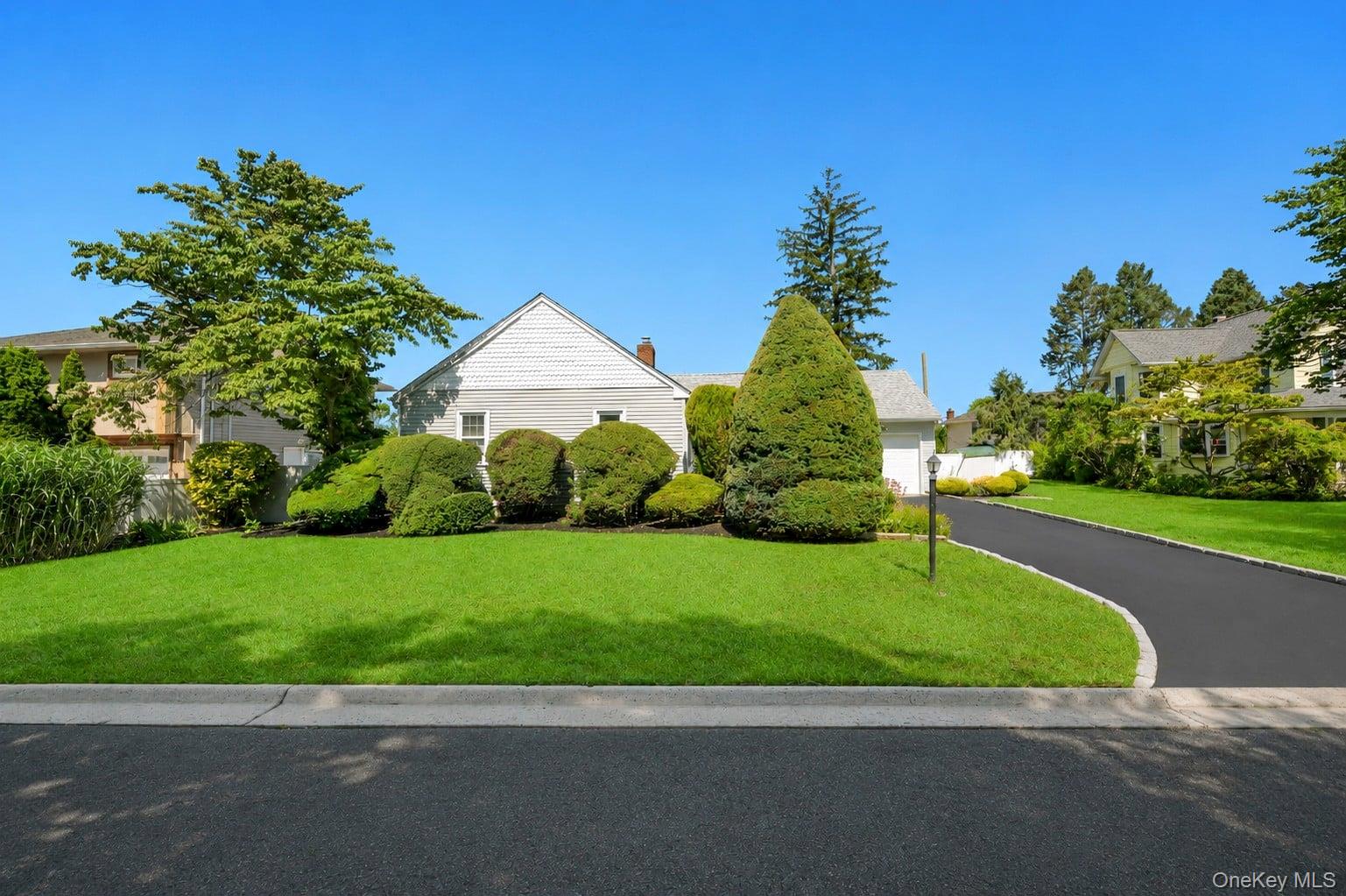 5th image of 7 Albers Ln, Oyster Bay, NY 11735 | MLS# 1014270