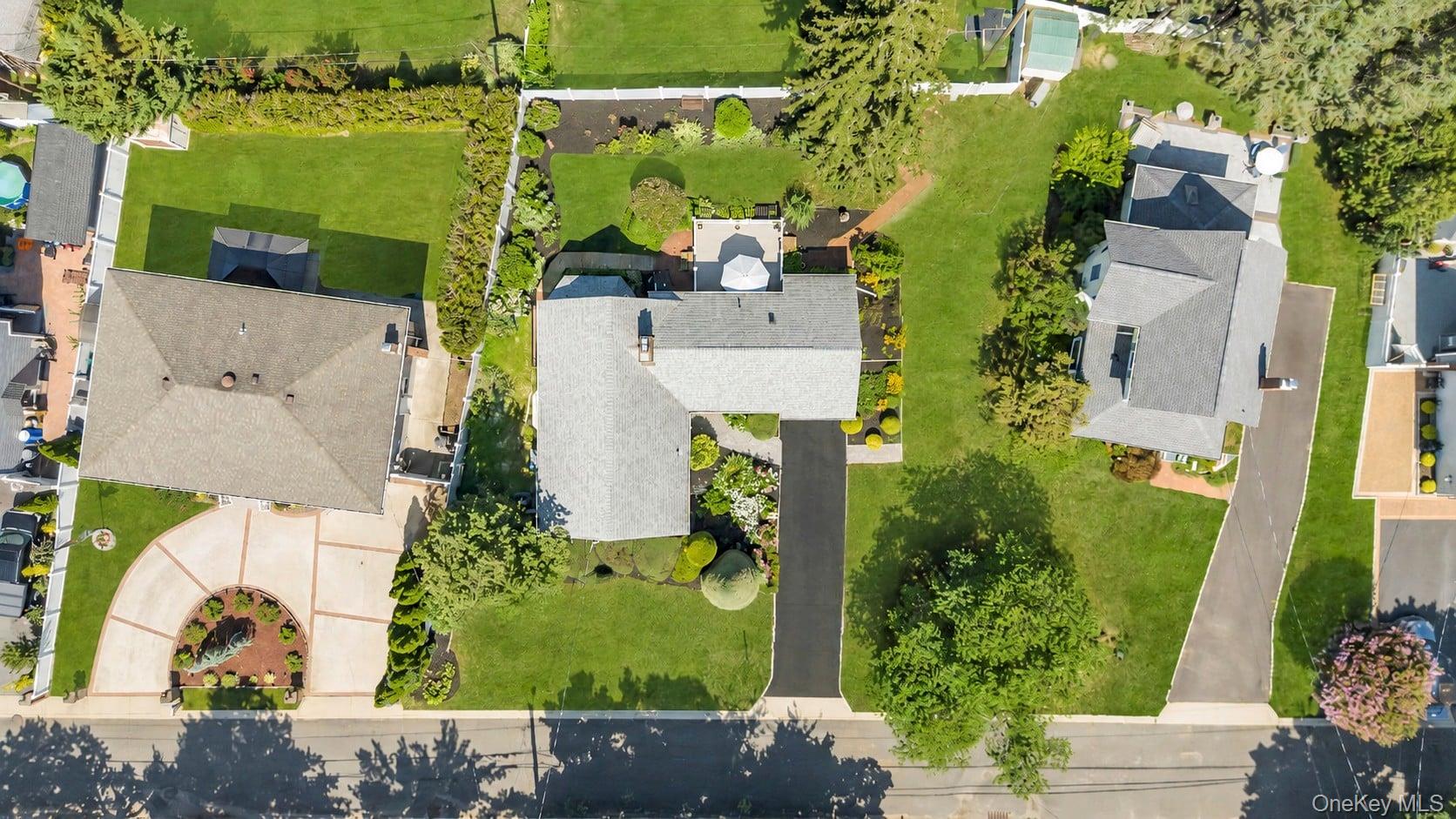 42nd image of 7 Albers Ln, Oyster Bay, NY 11735 | MLS# 1014270