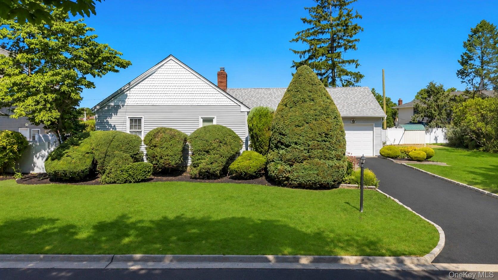 3rd image of 7 Albers Ln, Oyster Bay, NY 11735 | MLS# 1014270
