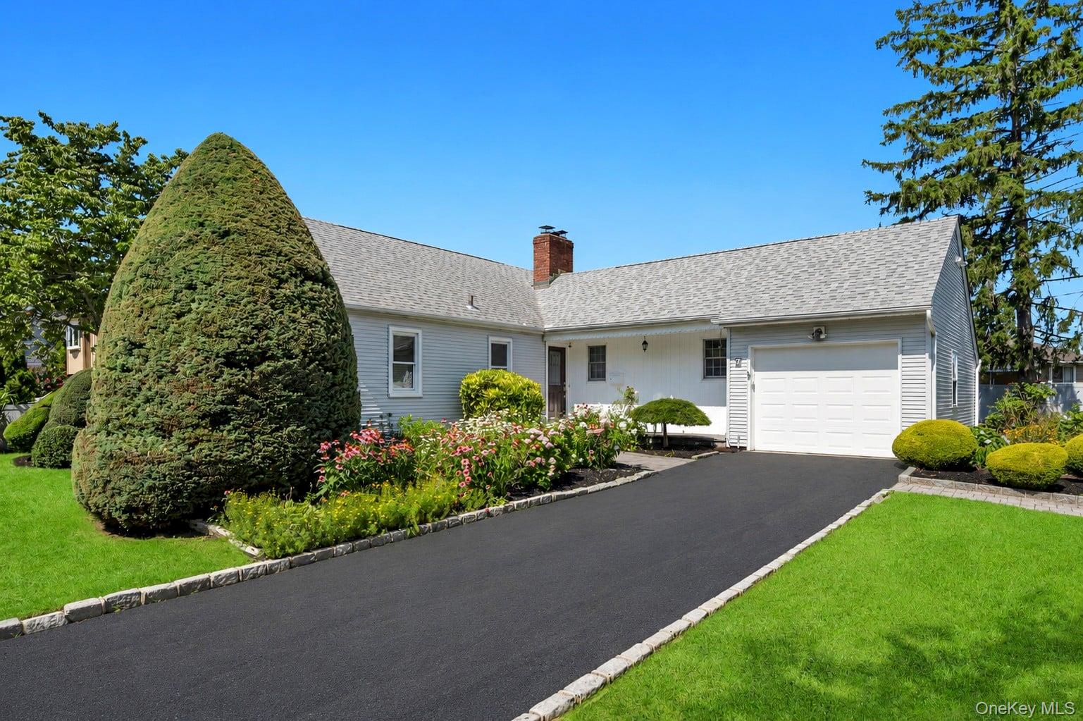 1st image of 7 Albers Ln, Oyster Bay, NY 11735 | MLS# 1014270