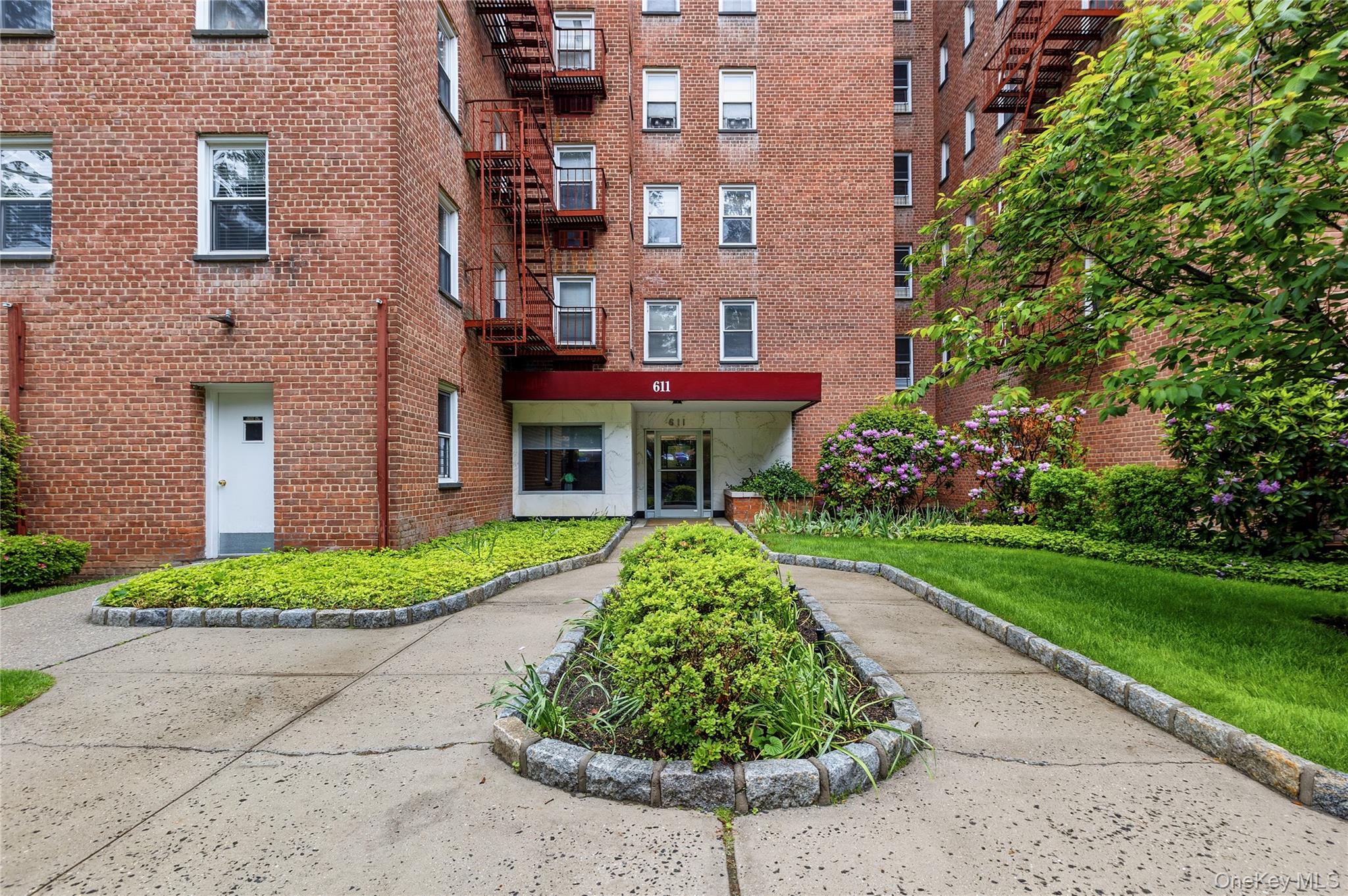 Homes for sale in Yonkers, NY | 611 Palmer Rd #3y, Yonkers, NY 10701 | MLS# 1014403