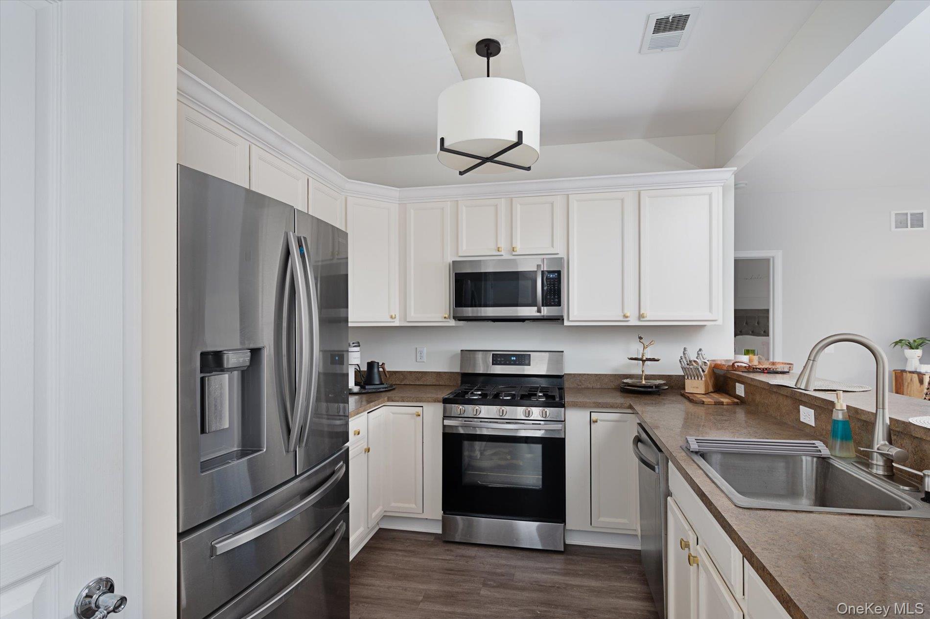 3rd image of 1525 Finch Ln #1525, Islip, NY 11722 | MLS# 1015062