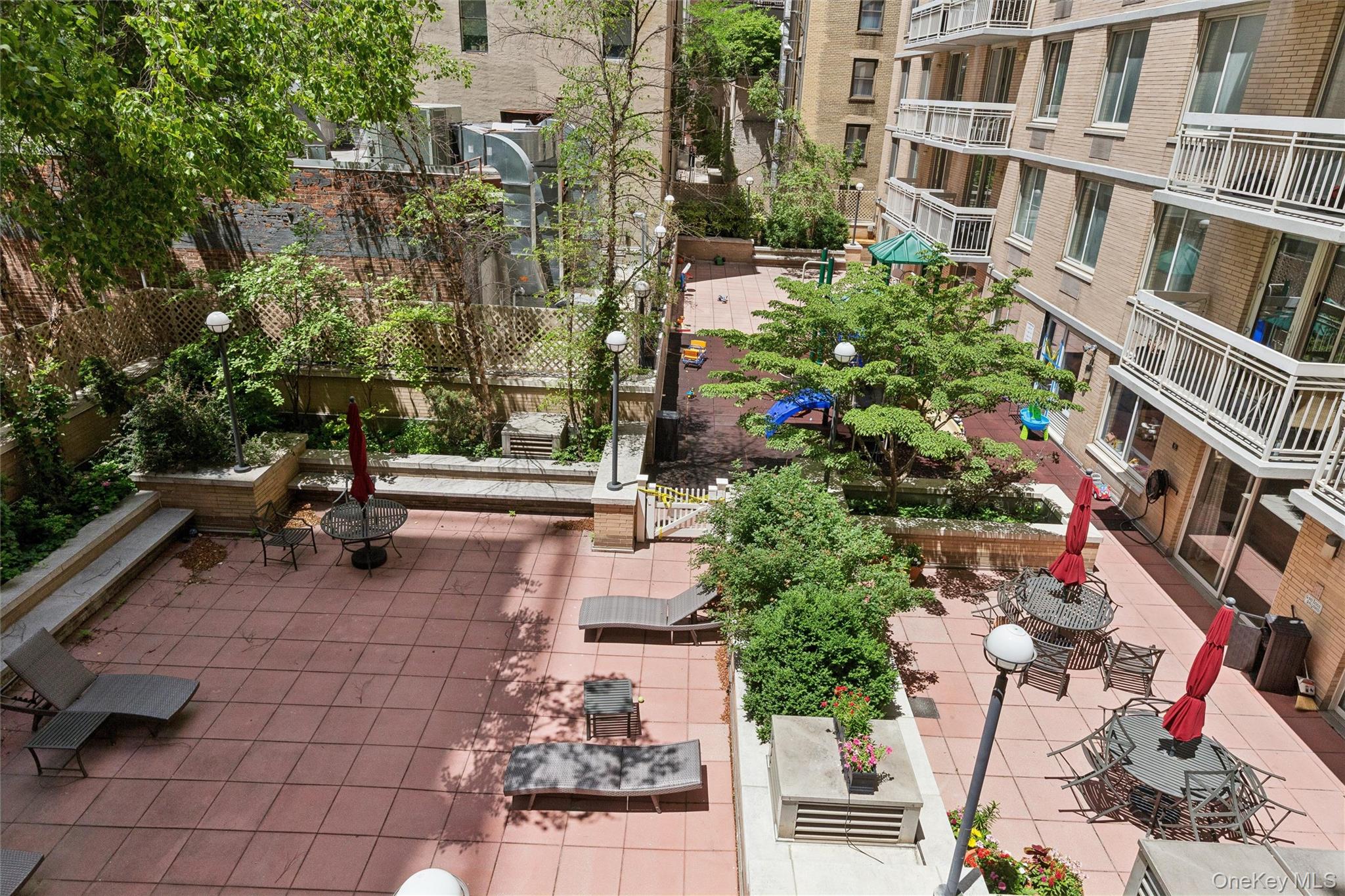 2nd image of 170 E 87Th St, New York, NY 10128