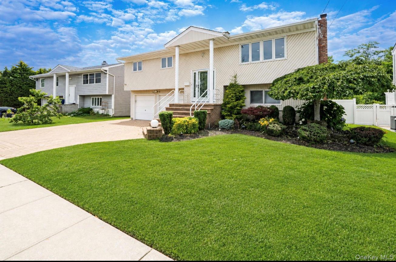 2nd image of 3824 Illona Ln, Hempstead, NY 11572 | MLS# 1016230