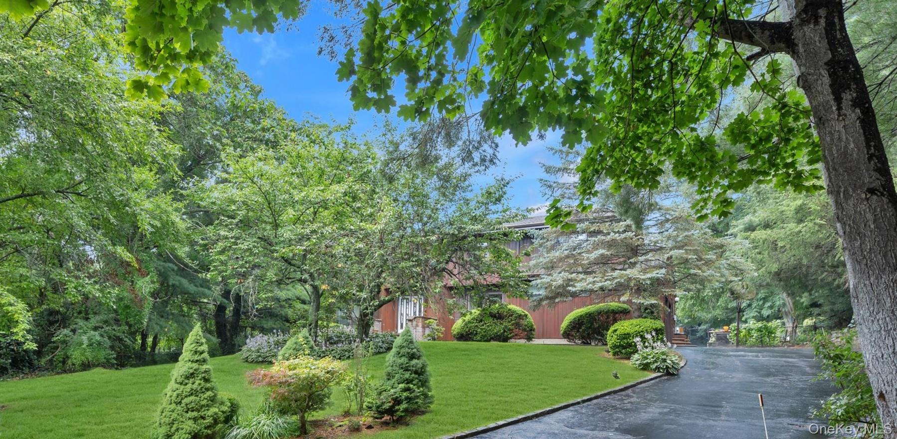 3rd image of 17 Calumet Dr, Huntington, NY 11746 | MLS# 1016292