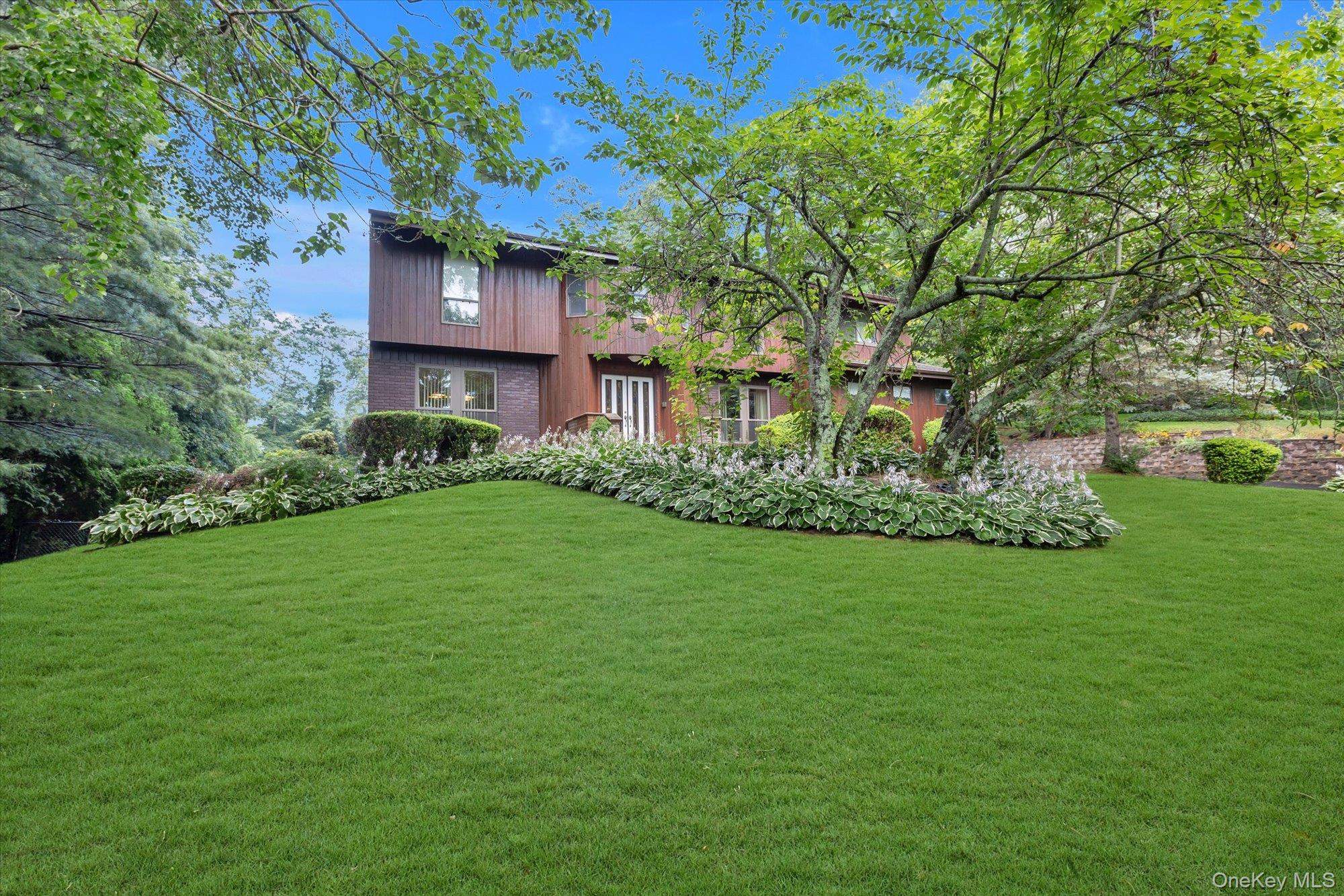 2nd image of 17 Calumet Dr, Huntington, NY 11746 | MLS# 1016292