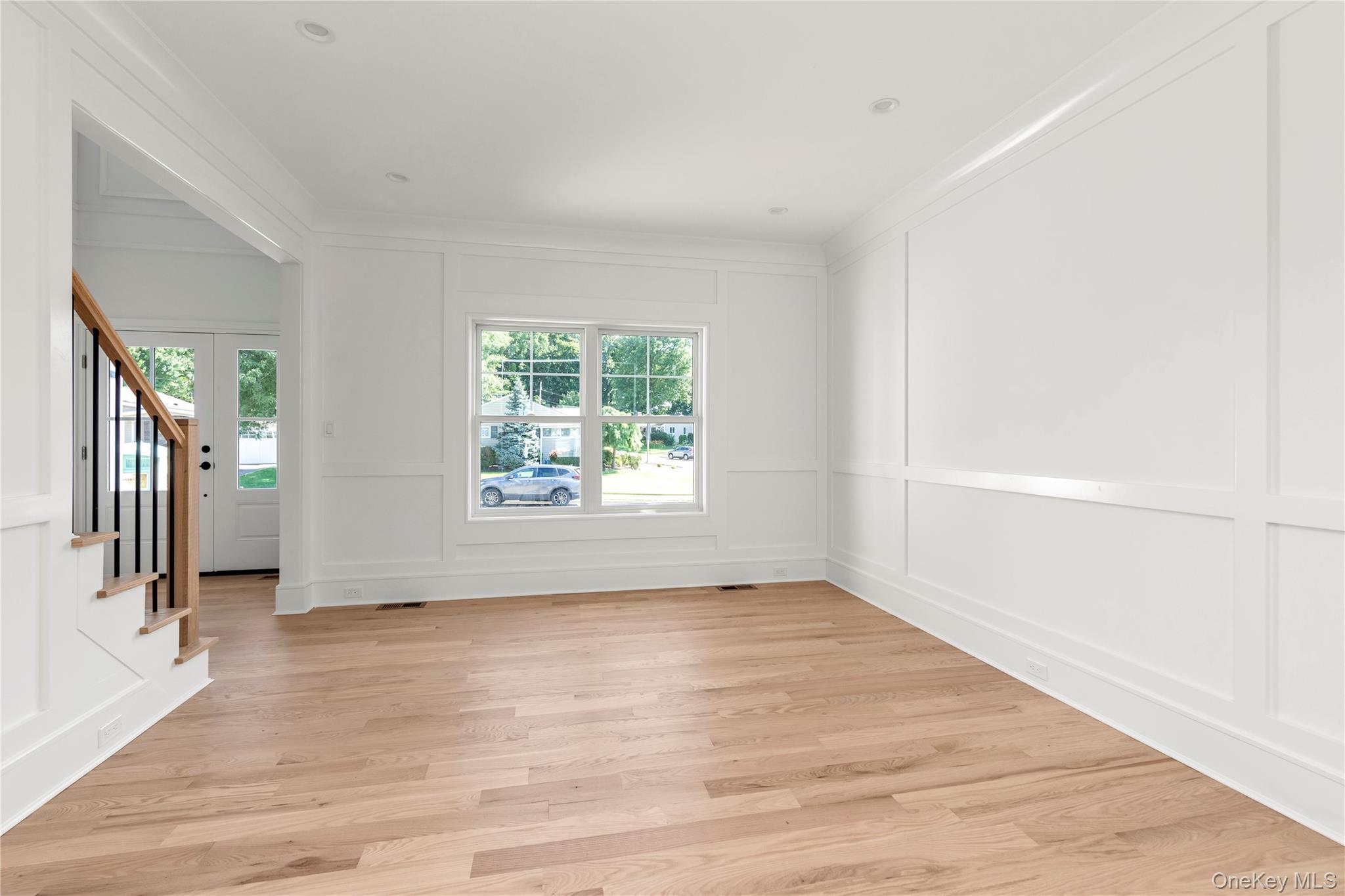 3rd image of 23 Garden Cir, Oyster Bay, NY 11791 | MLS# 1016366