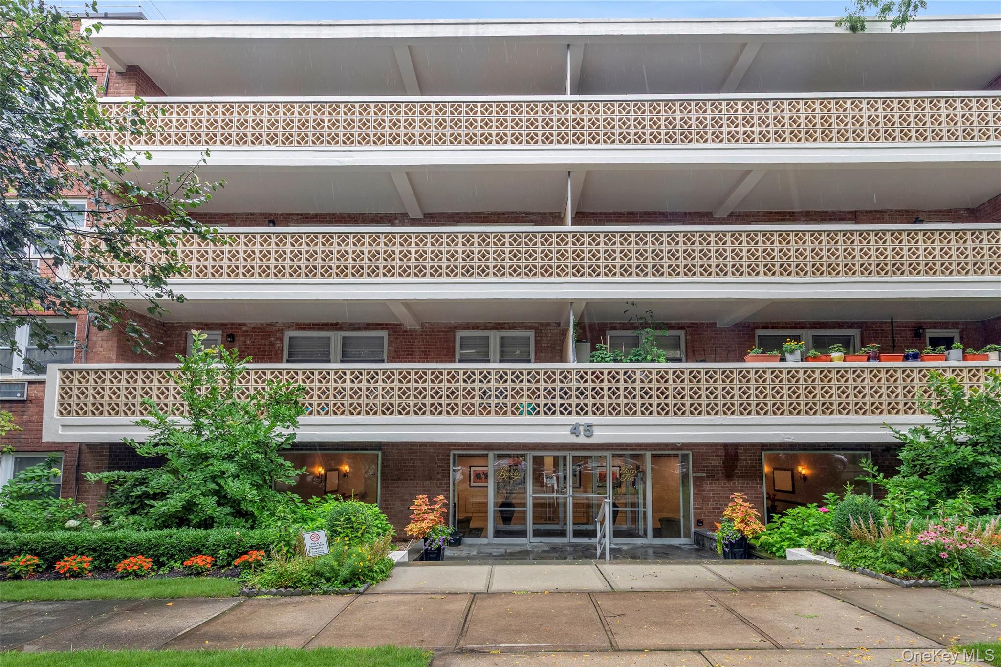 2nd image of 45 Hill Park Ave #3D, North Hempstead, NY 11021 | MLS# 1016466