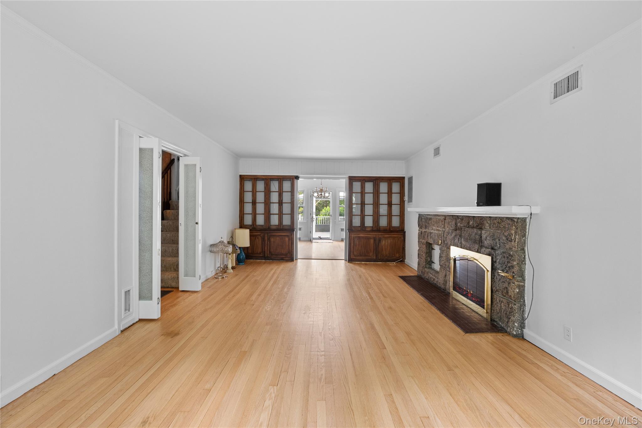 3rd image of 25 Sugar Toms Rdg, Oyster Bay, NY 11732 | MLS# 1016781