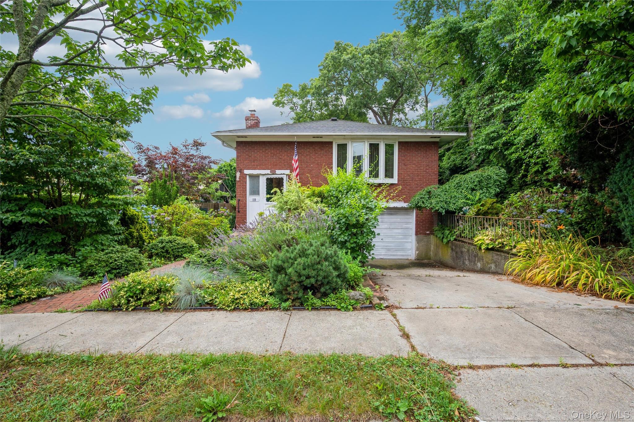 2nd image of 119 Norwood Ave, Hempstead, NY 11565 | MLS# 1017128