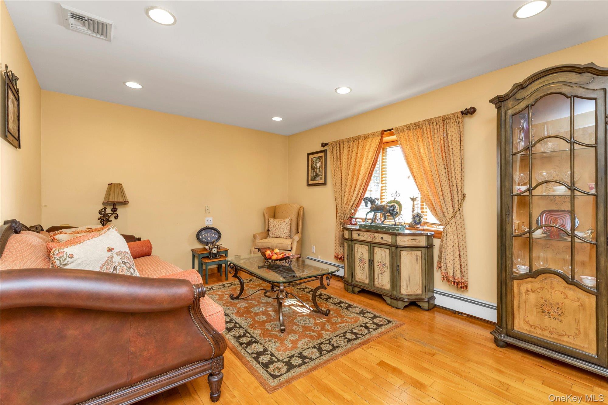 3rd image of 2 East Ct, Oyster Bay, NY 11714 | MLS# 1017191