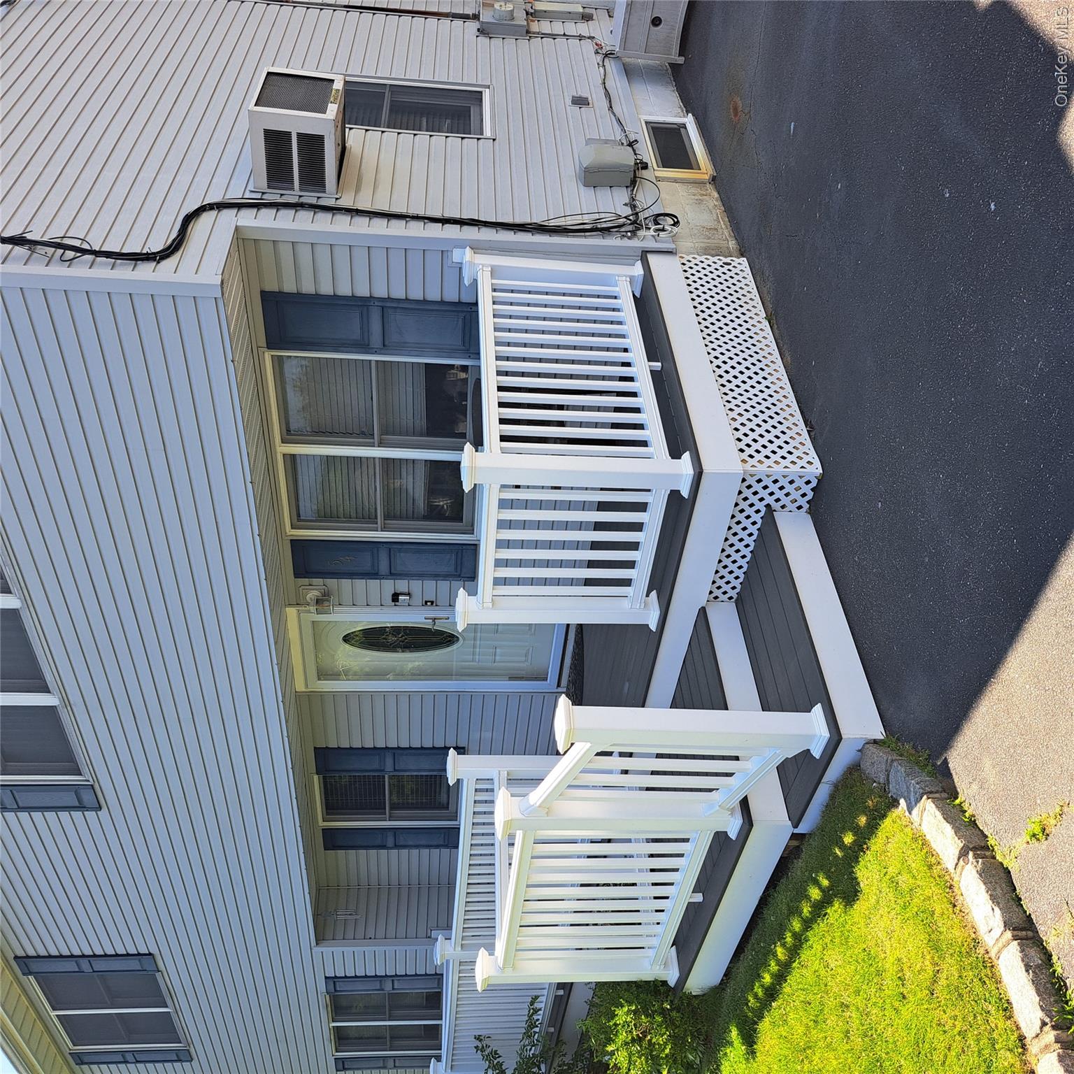 3rd image of 546 17Th St, West Babylon, NY 11704 | MLS# 1017374