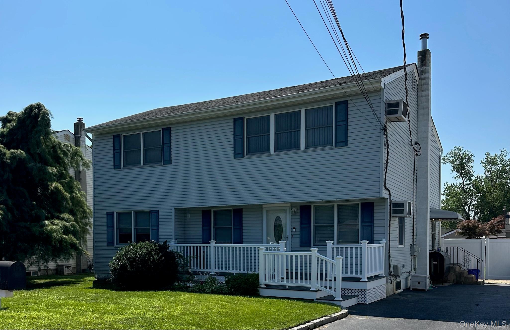 2nd image of 546 17th St, West Babylon, NY 11704 | MLS# 1017374