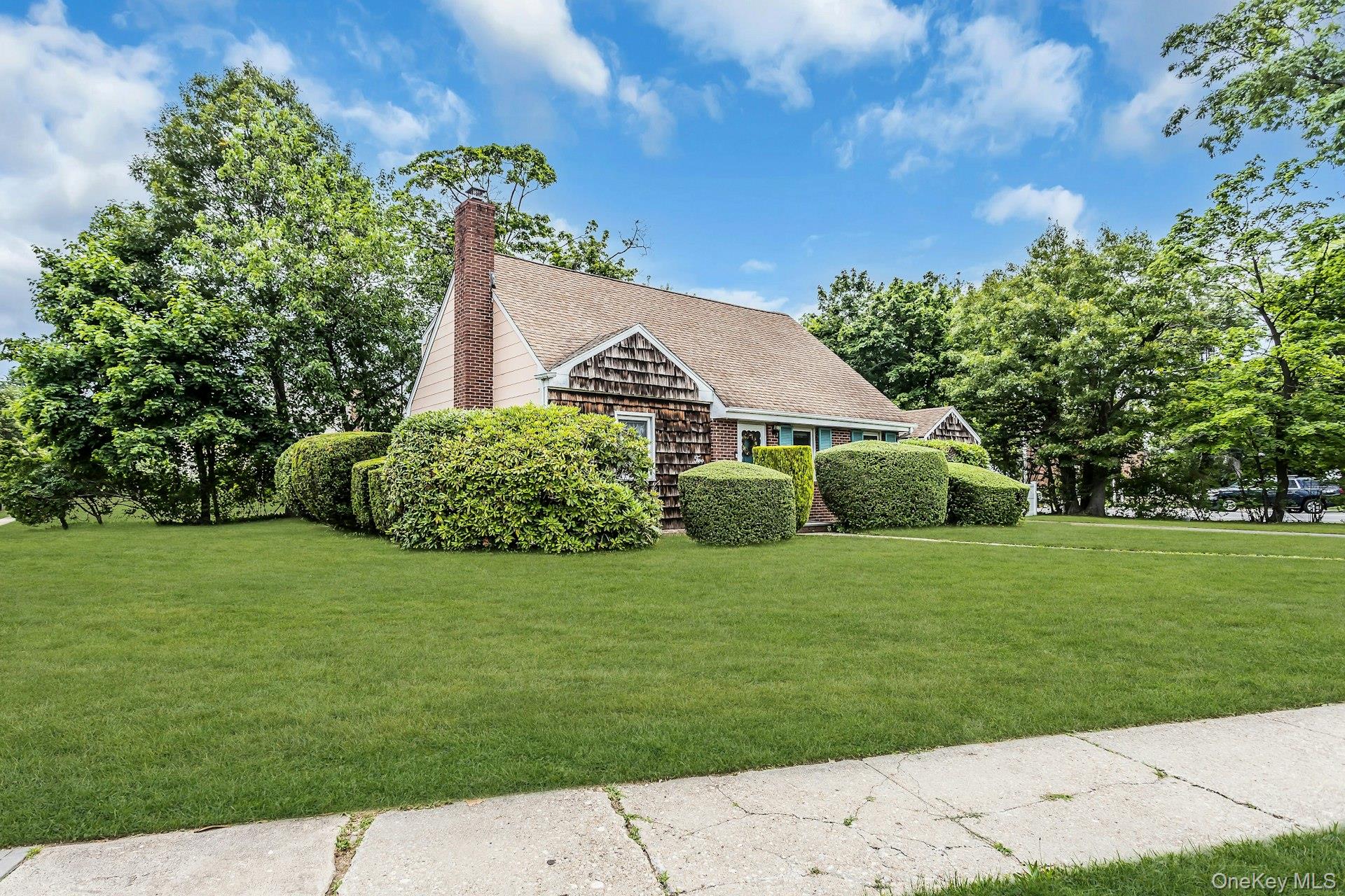 2nd image of 2 Cliff Rd, Hempstead, NY 11566 | MLS# 1017387