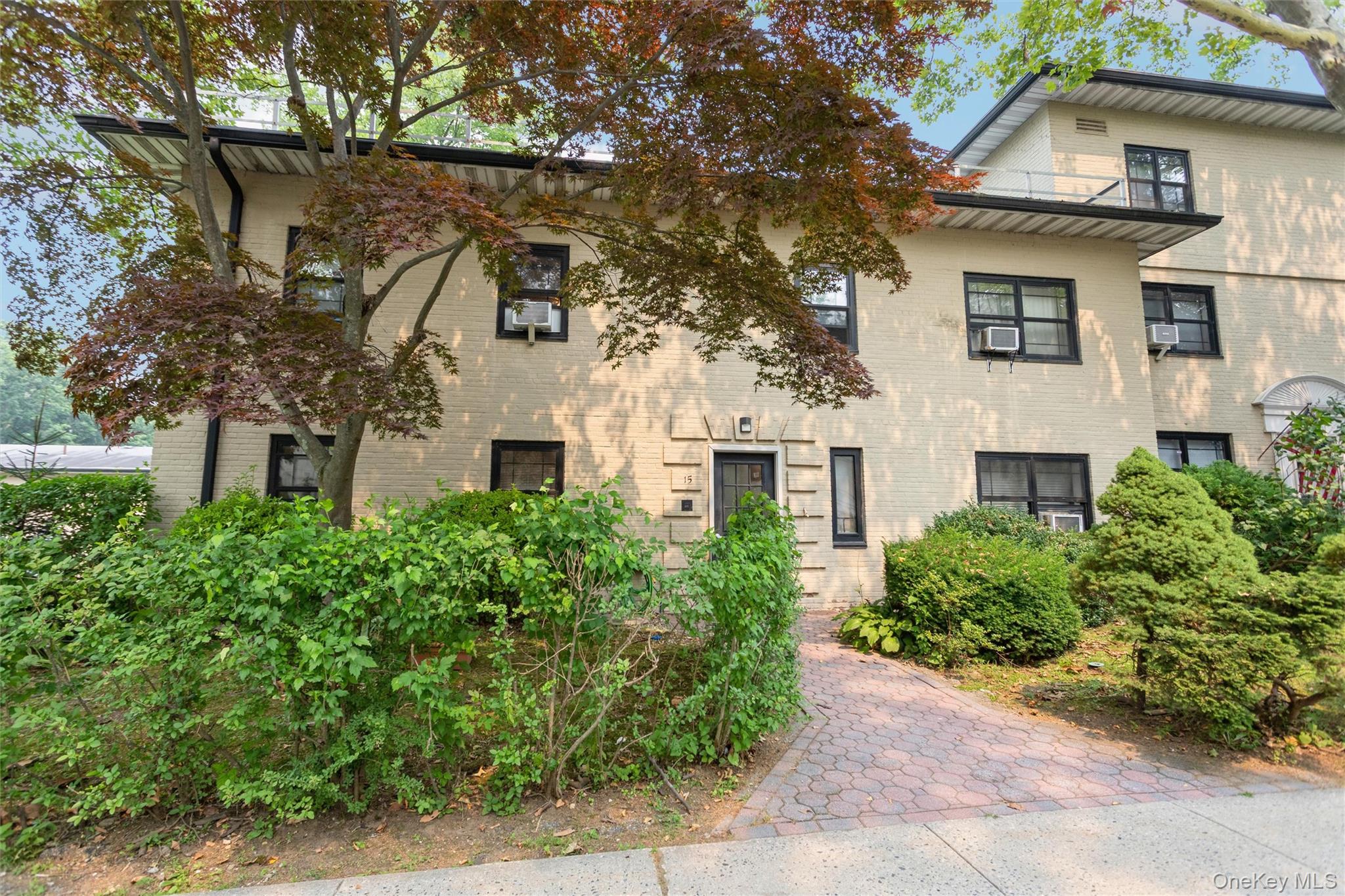 3rd image of 15 Field End Ln, Eastchester, NY 10709