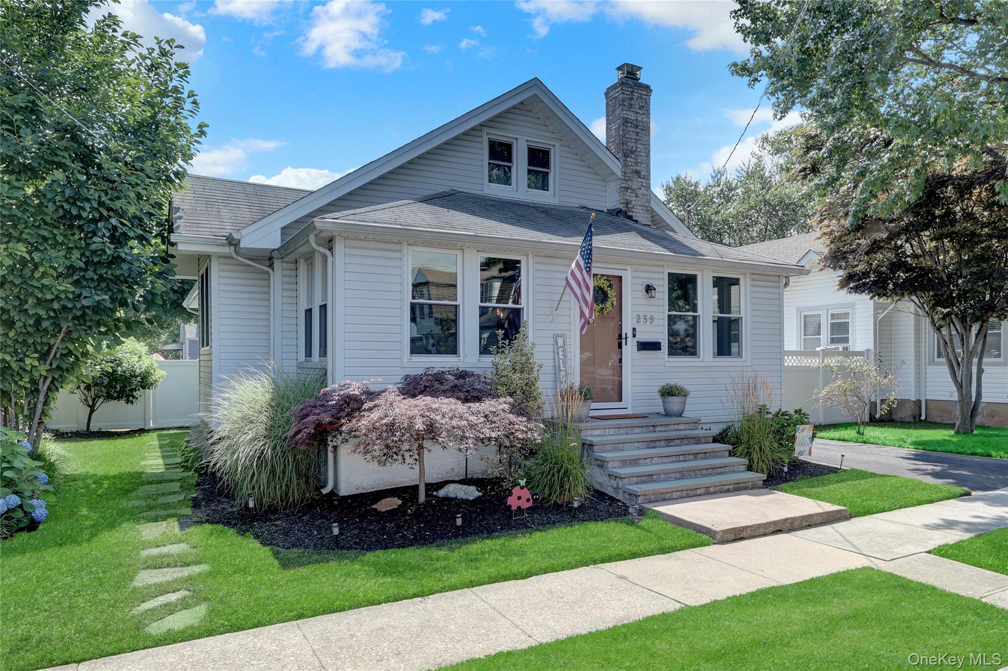 3rd image of 239 S 2Nd St, Lindenhurst, NY 11757 | MLS# 1017604