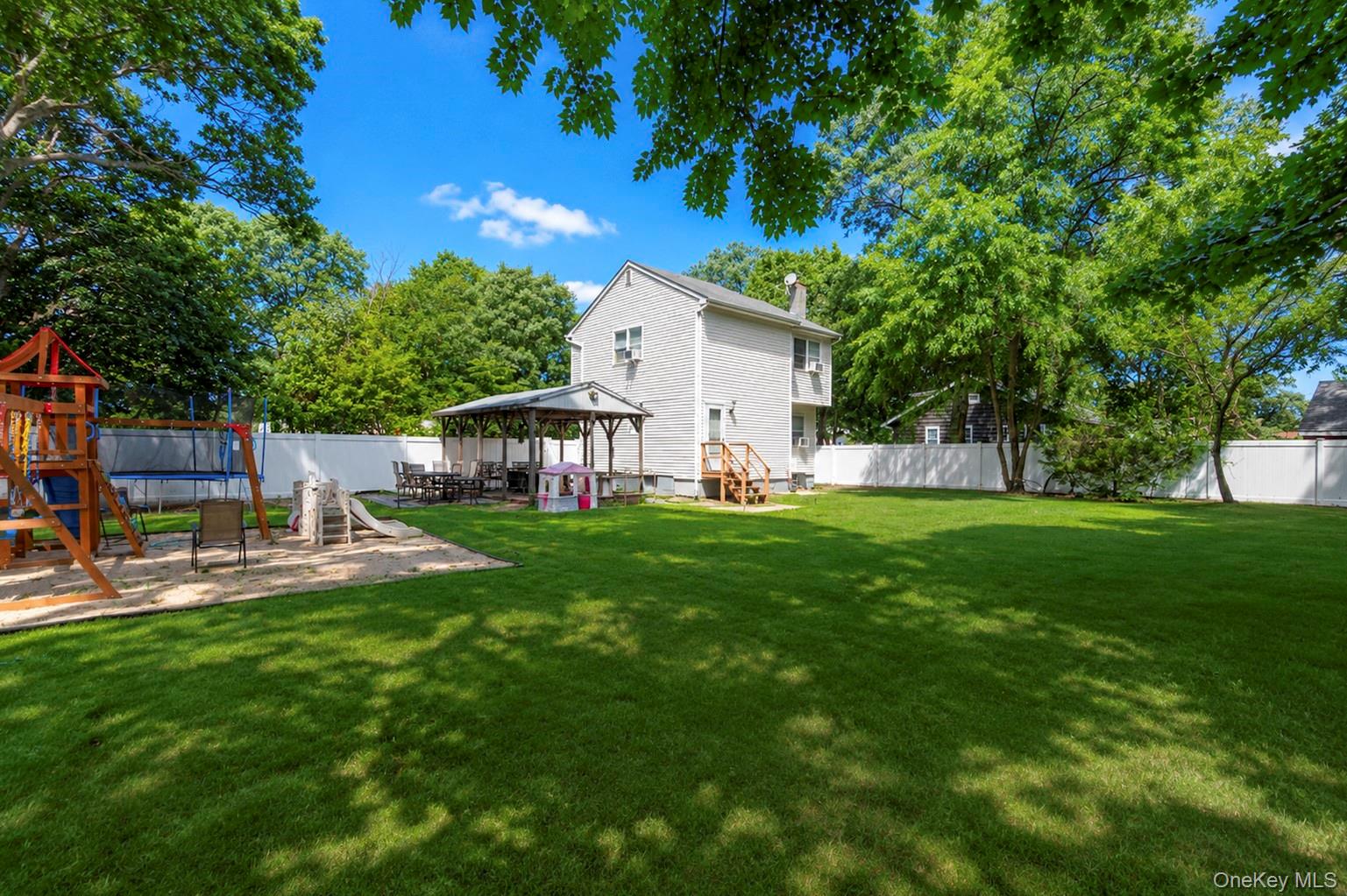 22nd image of 177 Magnolia Dr, Brookhaven, NY 11784 | MLS# 1017661