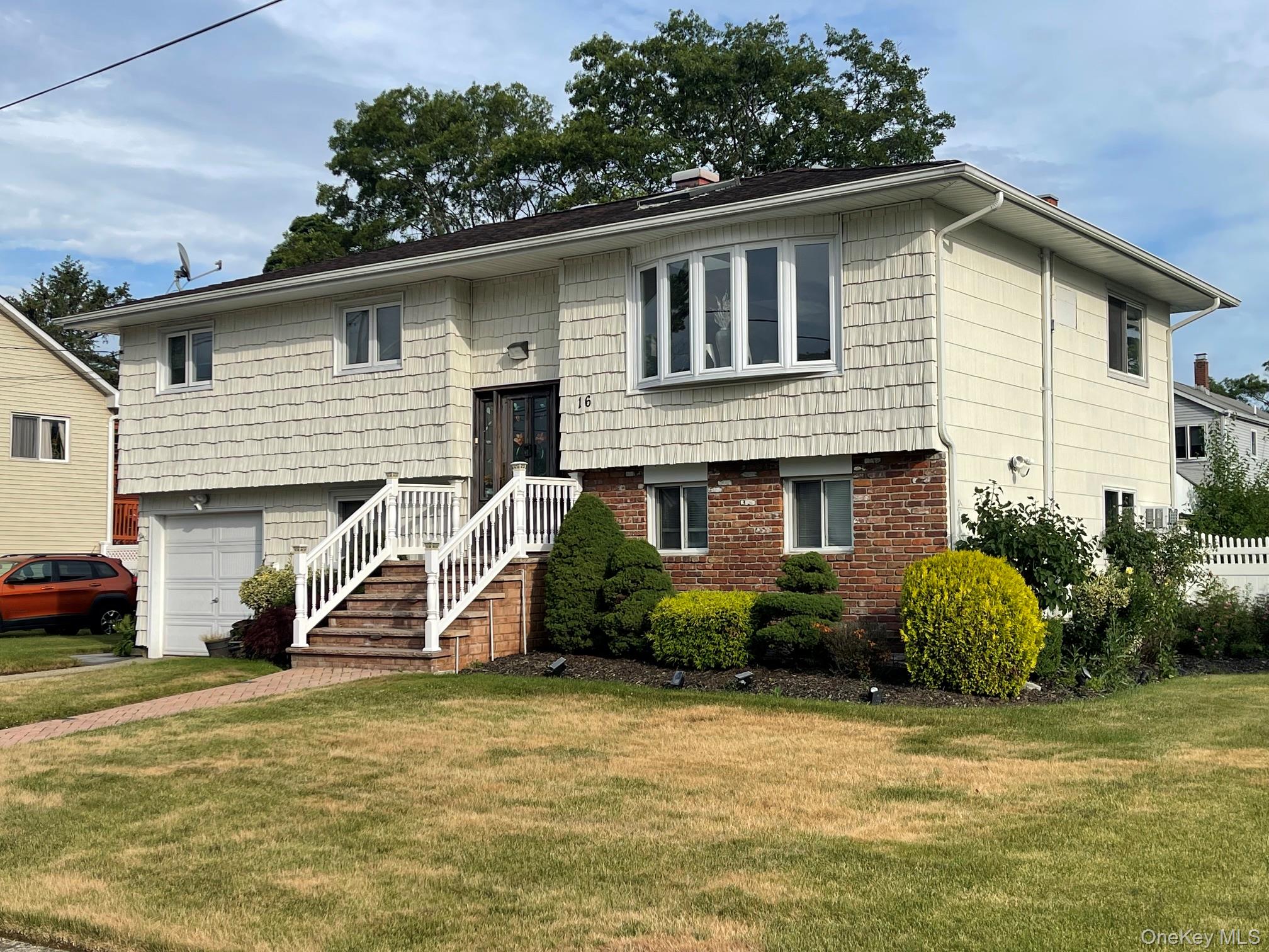 3rd image of 16 Espie Ln, Babylon, NY 11703 | MLS# 1017687