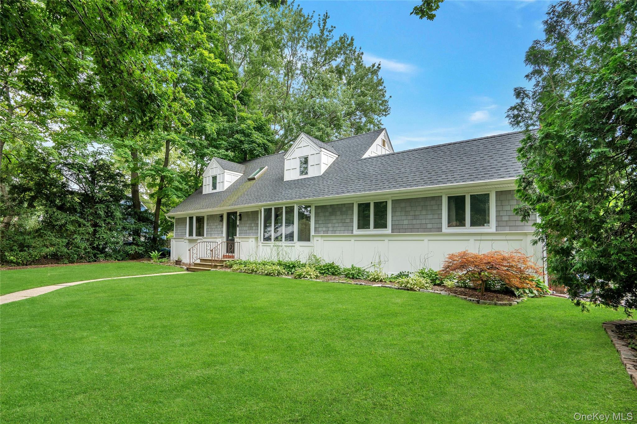 3rd image of 27 Middle Dr, Huntington, NY 11743 | MLS# 1017820