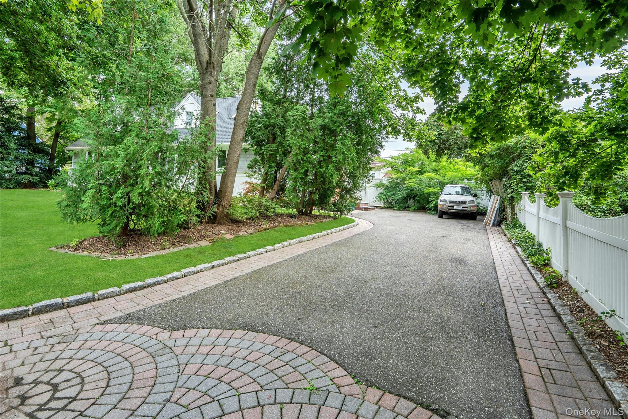 4th image of 27 Middle Dr, Huntington, NY 11743 | MLS# 1017820