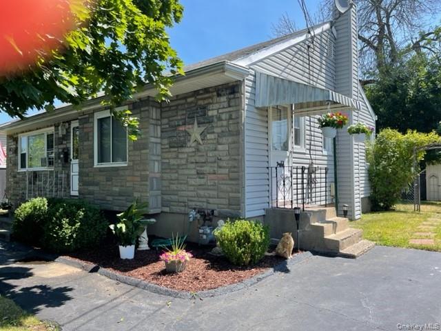 2nd image of 8 Rochelle Ct, Stony Point, NY 10980 | MLS# 1017966