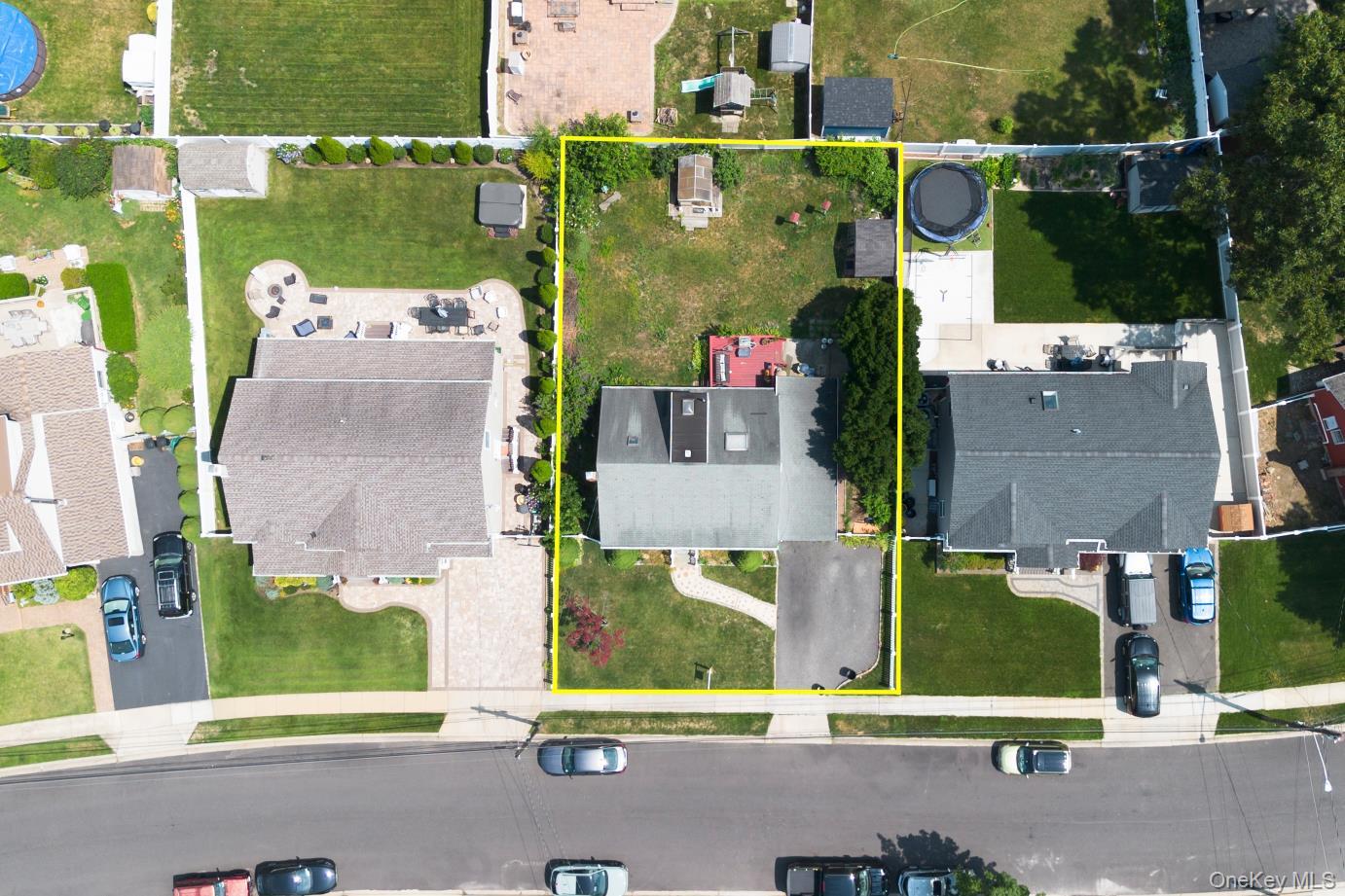 16th image of 18 Plymouth Rd, Massapequa, NY 11758 | MLS# 1018854